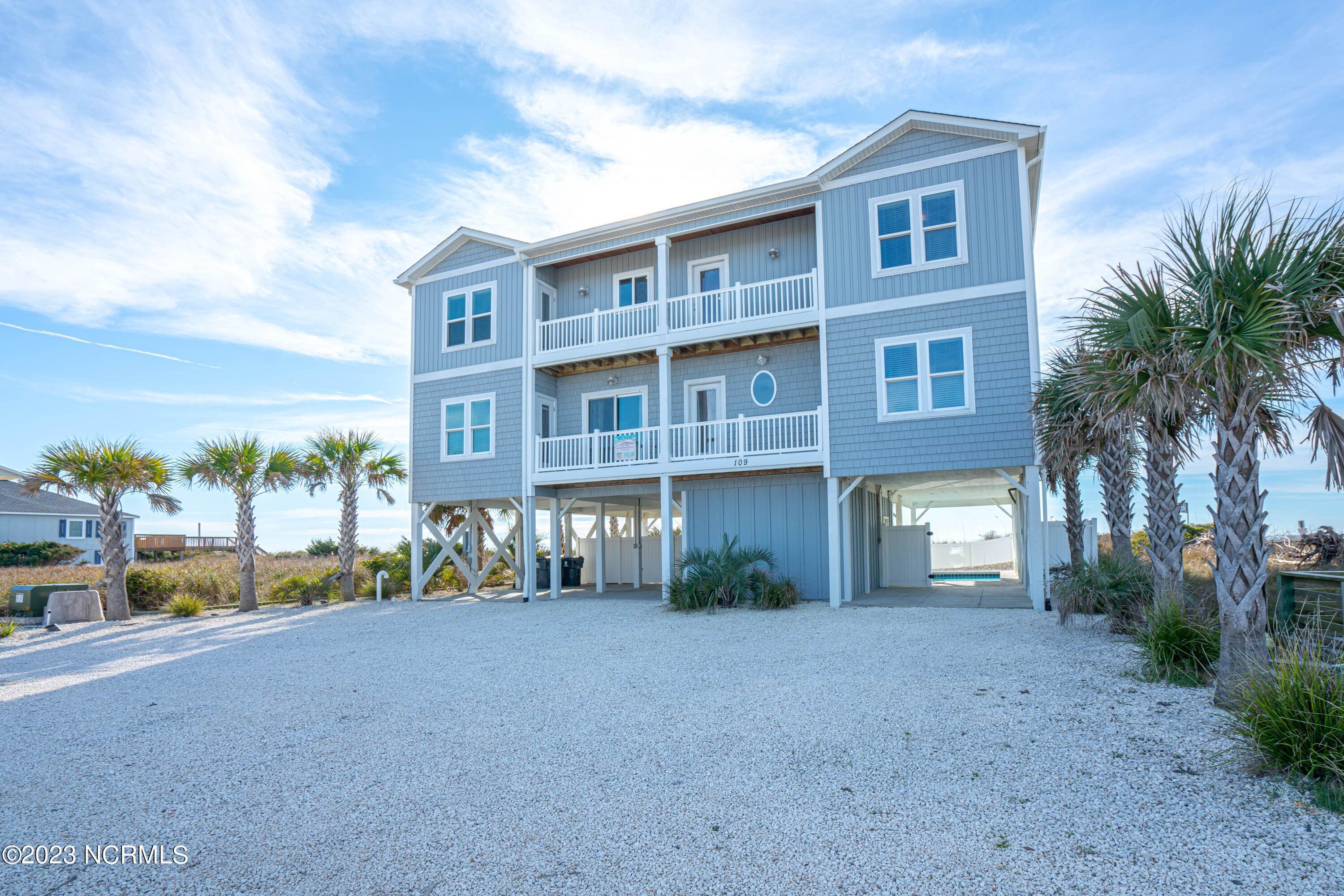 Single Family Homes для того Продажа на 109 Ocean Boulevard Holden Beach, Северная Каролина 28462 Соединенные Штаты