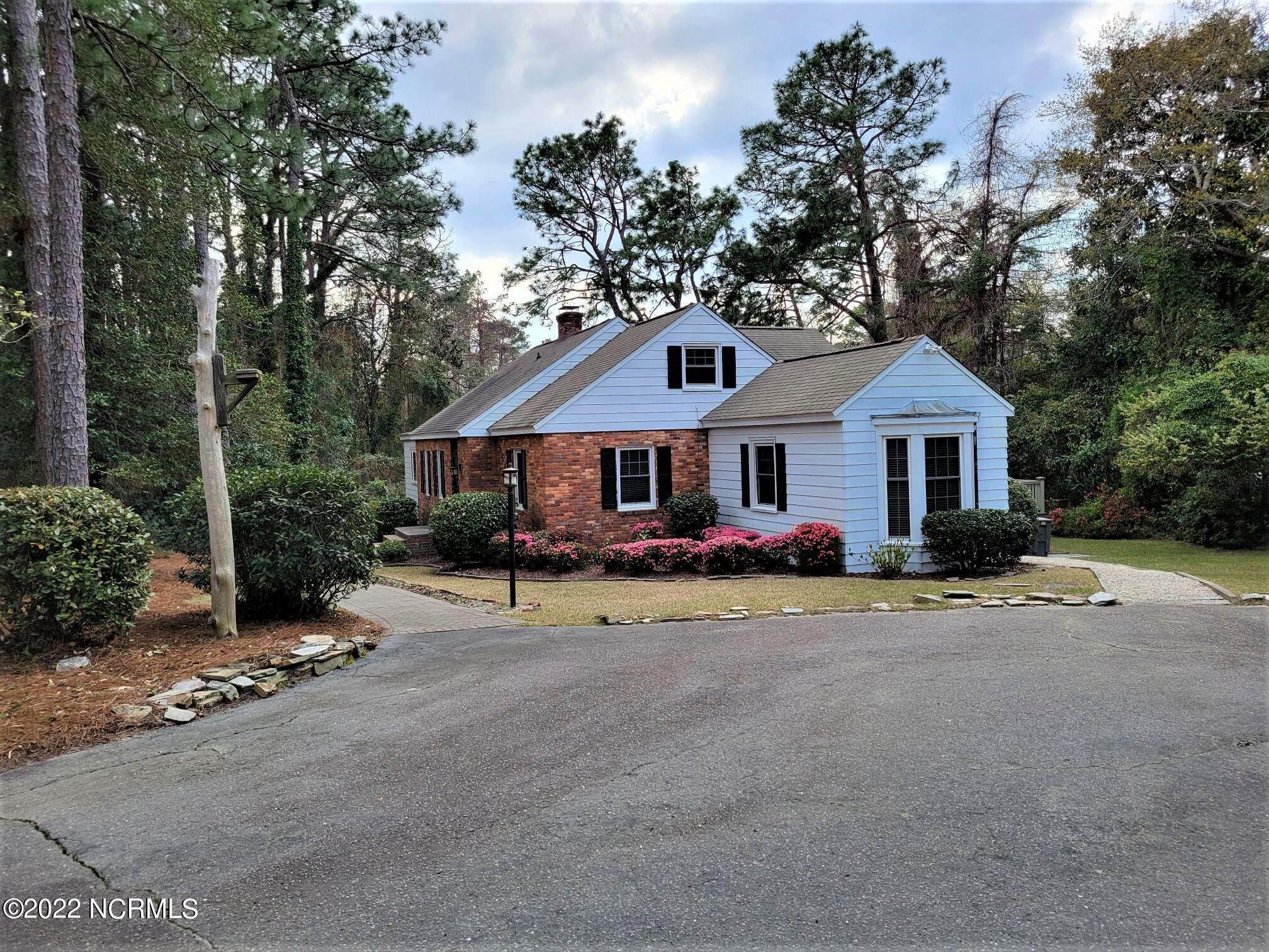 Single Family Homes en 120 Country Club Circle Southern Pines, Carolina Del Norte 28387 Estados Unidos