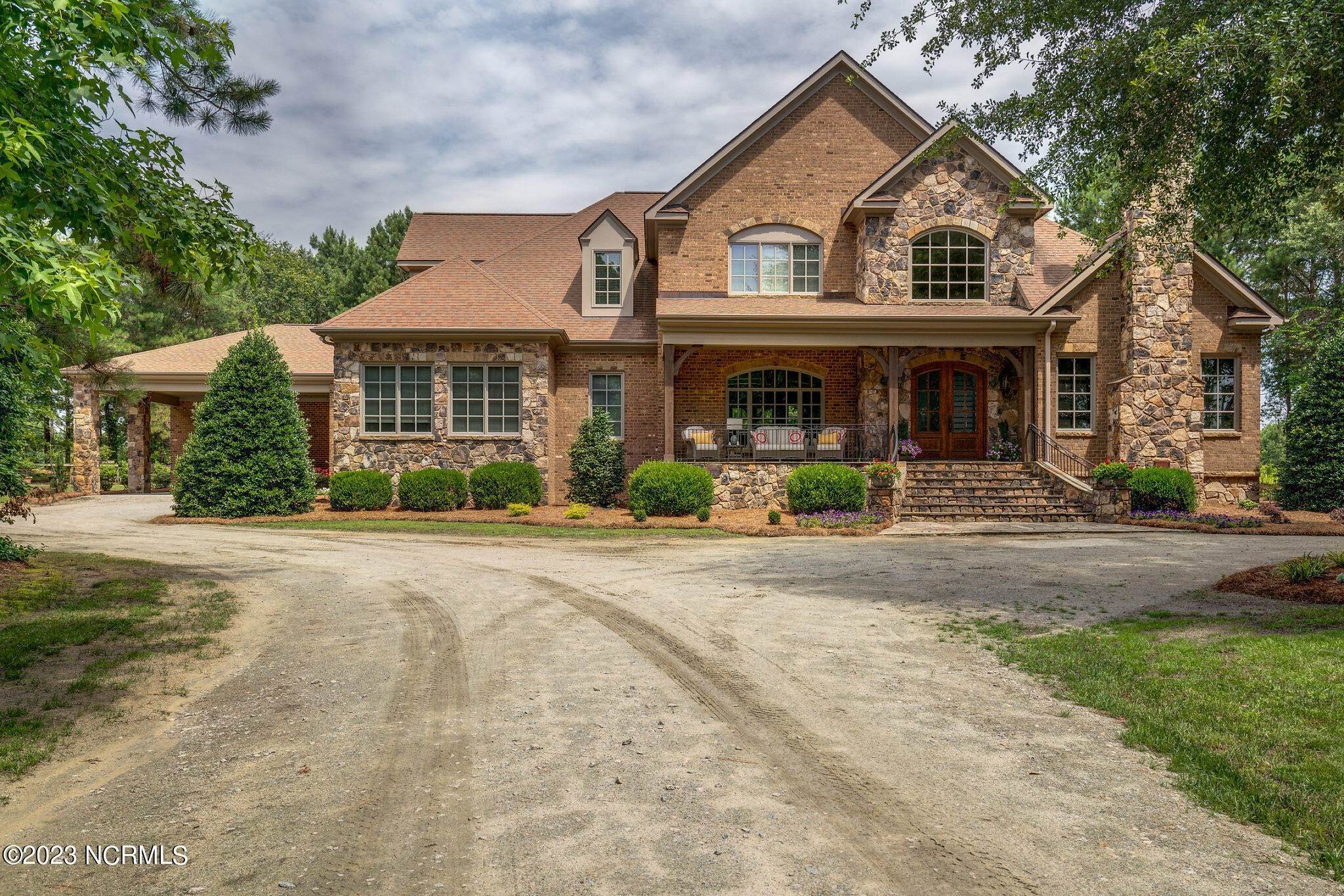 Single Family Homes для того Продажа на 9304 Red Oak Road Whitakers, Северная Каролина 27891 Соединенные Штаты