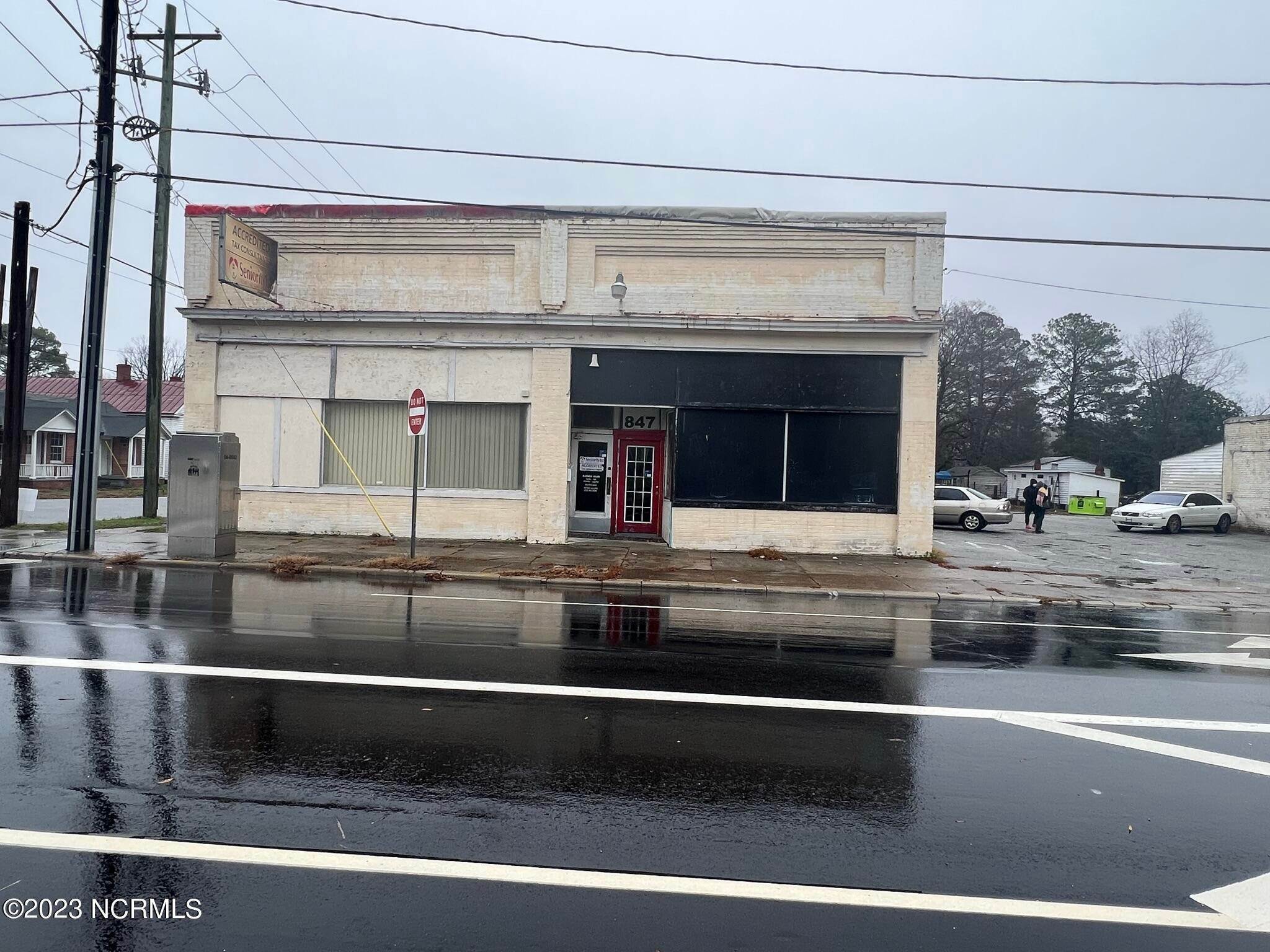 Commercial for Sale at 847 Falls Road Rocky Mount, North Carolina 27804 United States