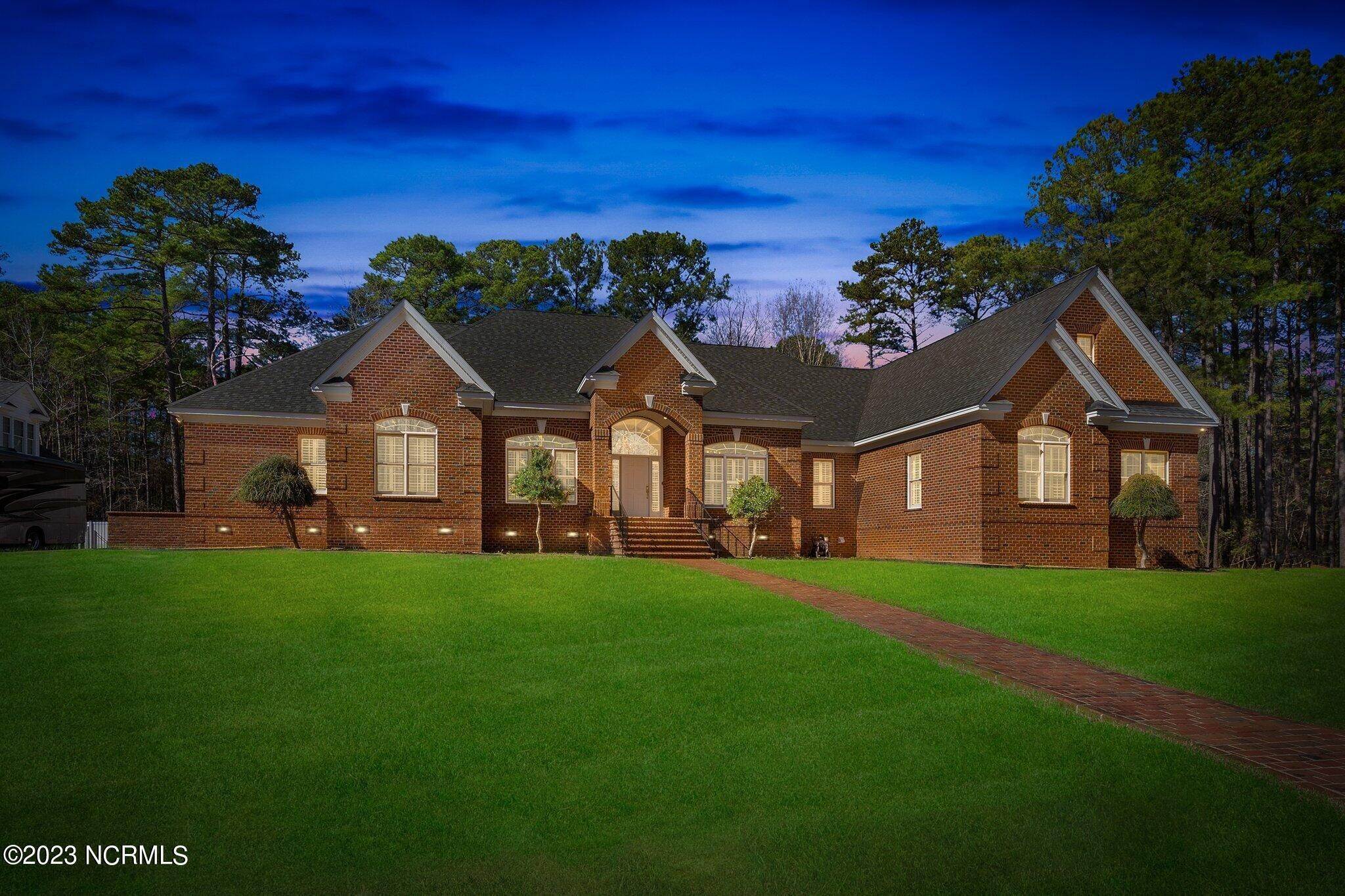Single Family Homes для того Продажа на 722 Wellington Lane Tarboro, Северная Каролина 27886 Соединенные Штаты