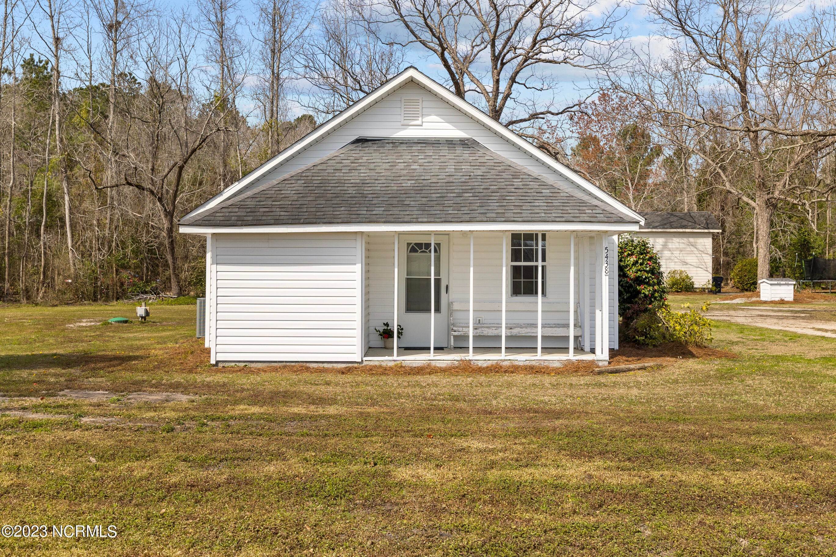 Single Family Homes для того Продажа на 5438 Seven Creeks Highway Nakina, Северная Каролина 28455 Соединенные Штаты
