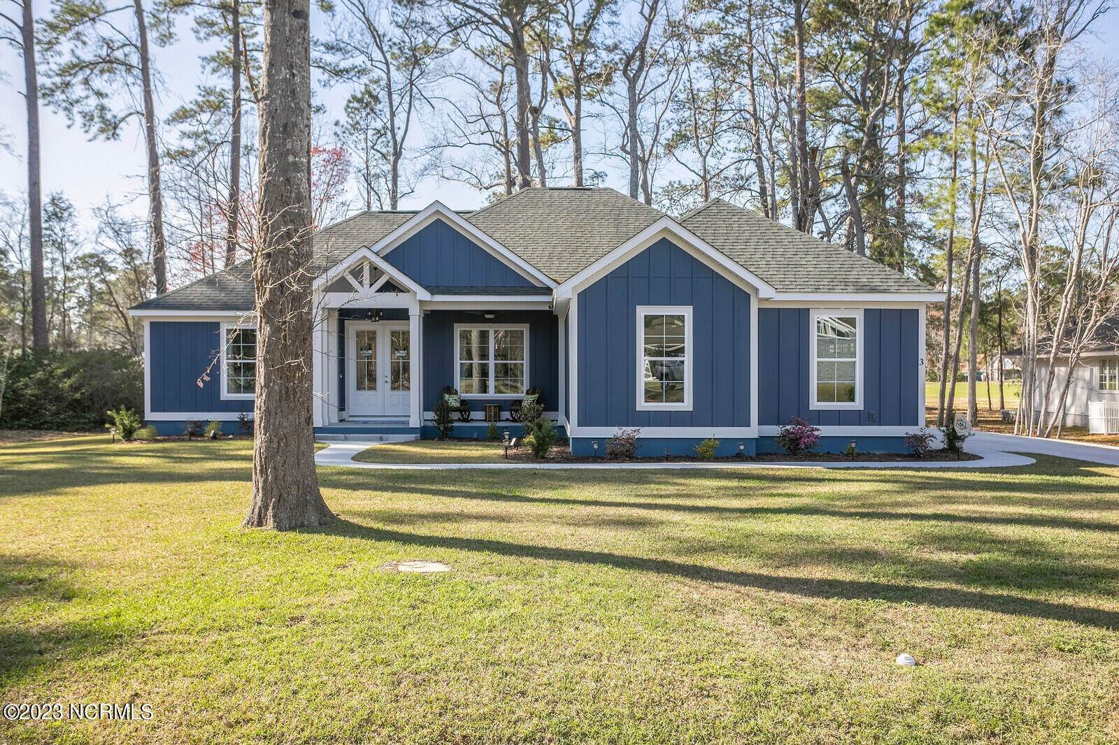 Single Family Homes pour l Vente à 3 Golf Crest Court Carolina Shores, Caroline du Nord 28467 États-Unis