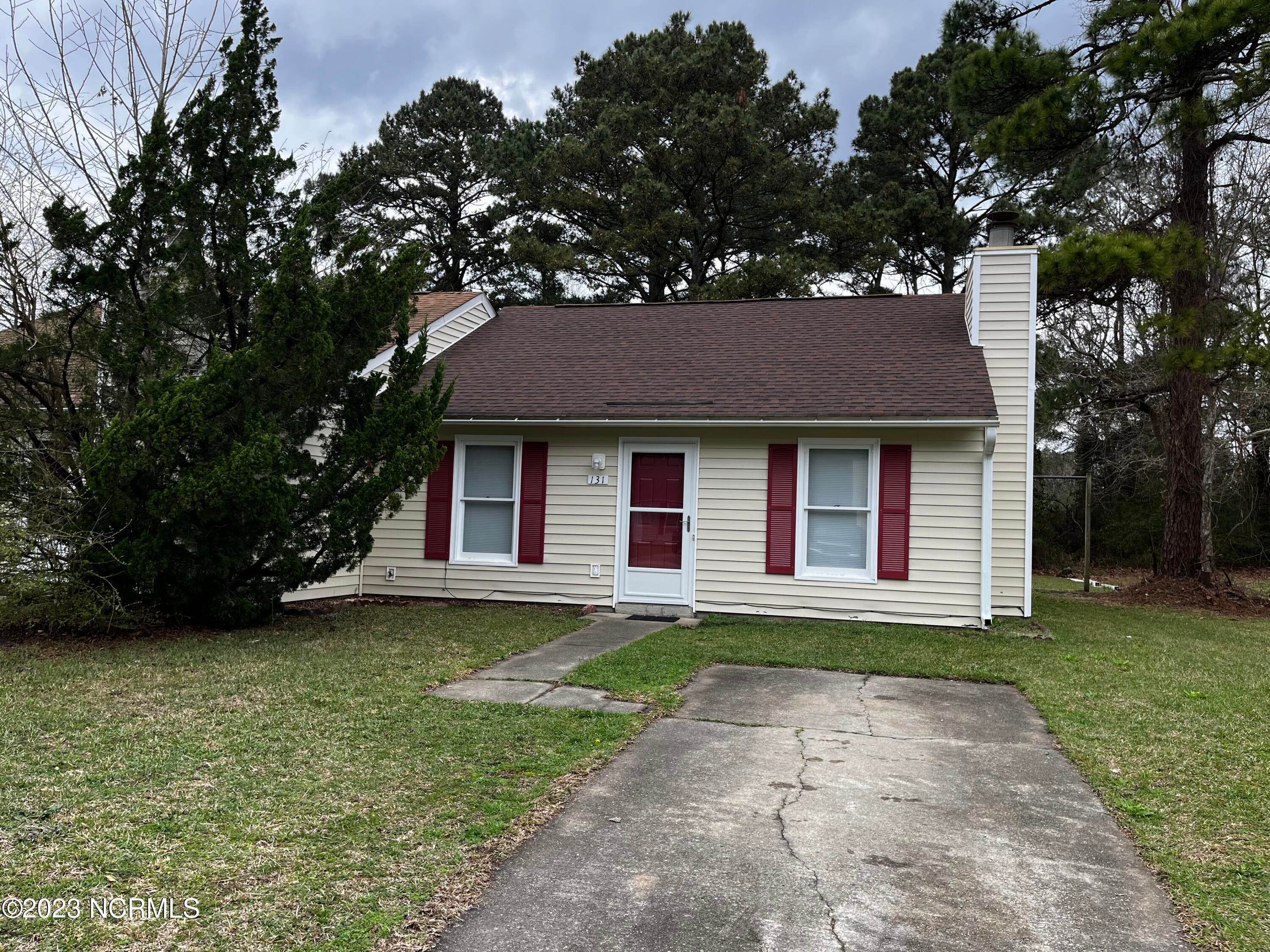 Duplex Homes à 131 Twin Wood Drive Havelock, Caroline du Nord 28532 États-Unis