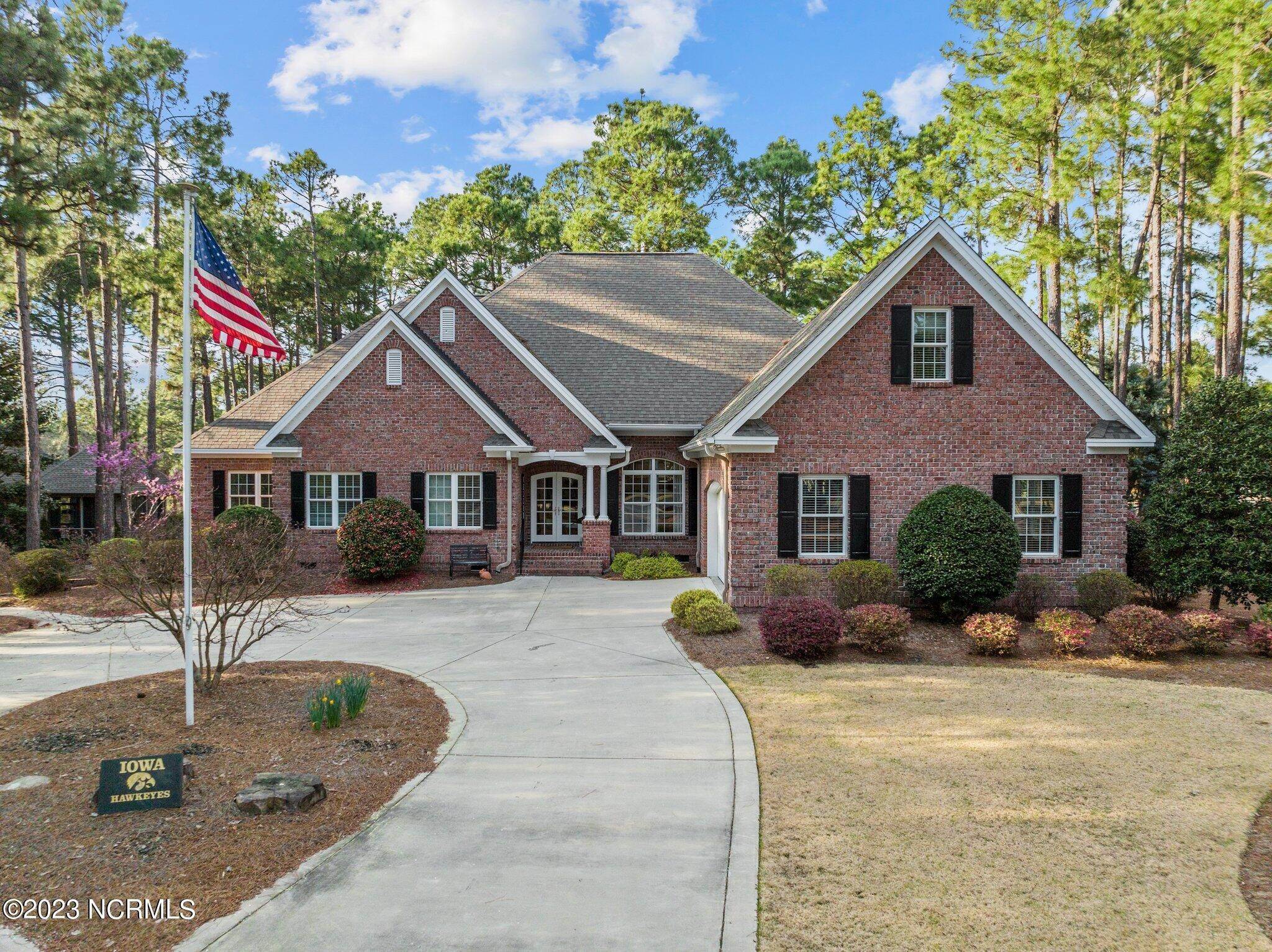 Single Family Homes for Sale at 4 Augusta Drive Southern Pines, North Carolina 28387 United States