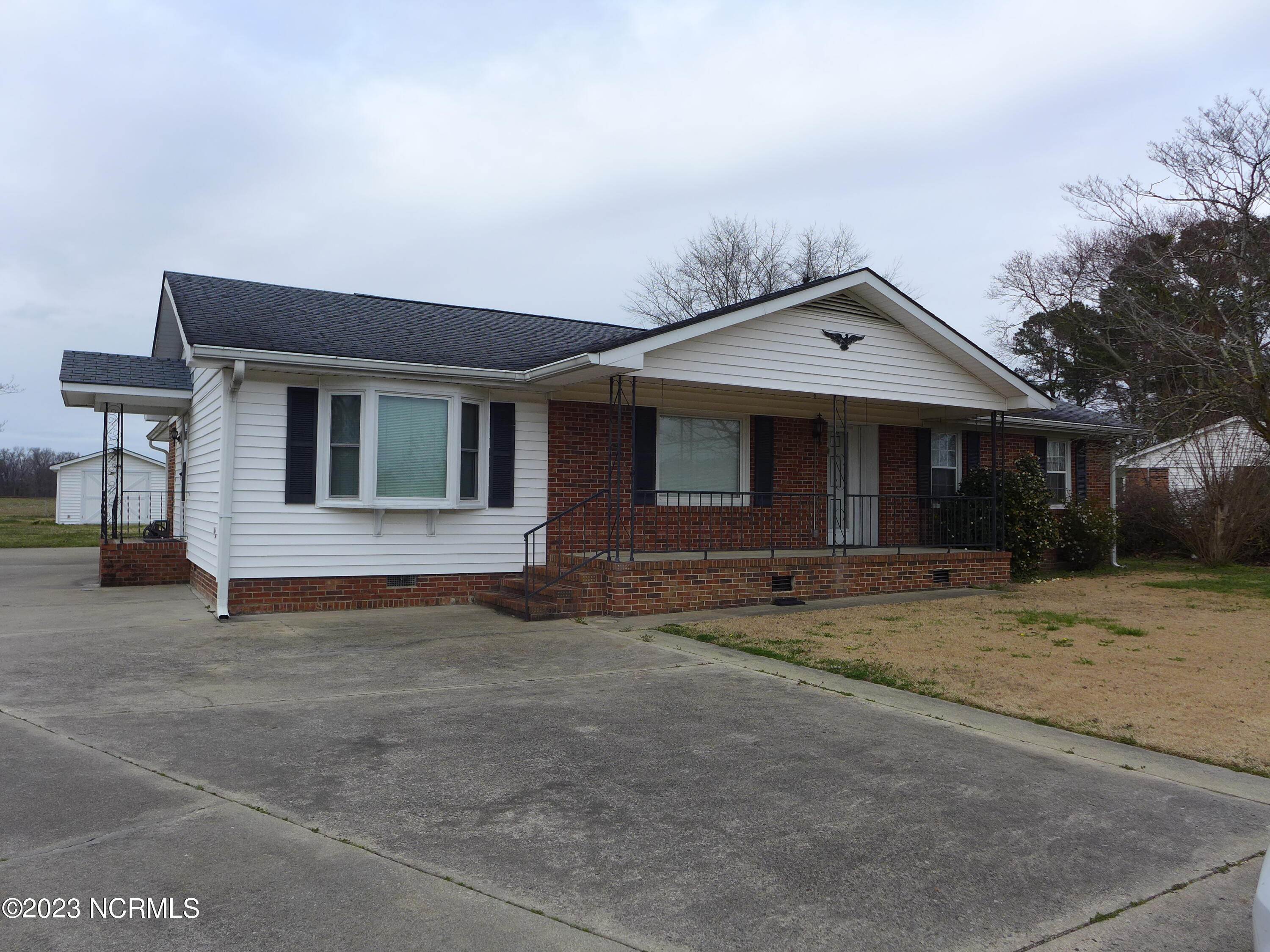 Single Family Homes в 135 Dale Road Mount Olive, Северная Каролина 28365 Соединенные Штаты