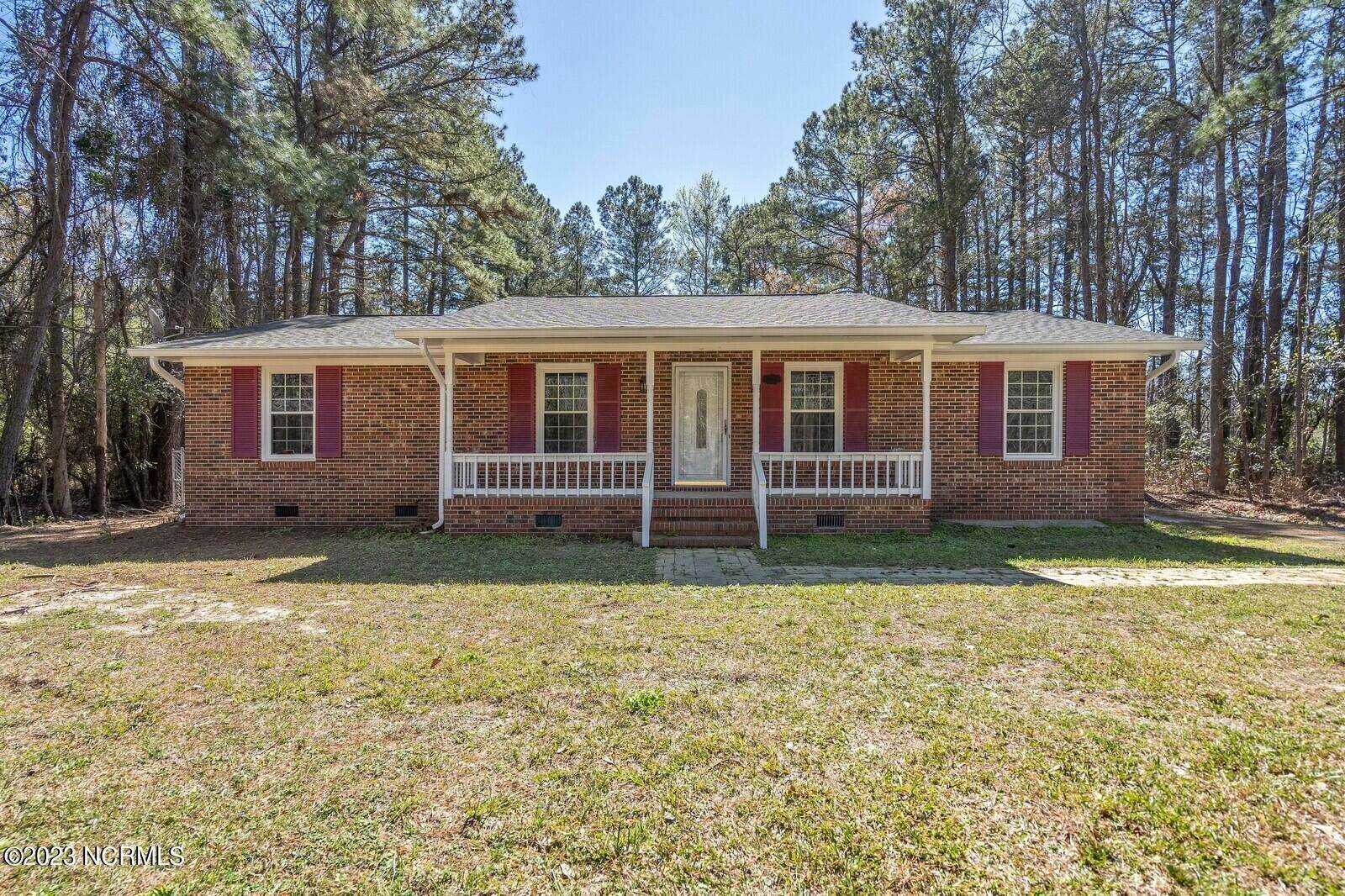 Single Family Homes для того Продажа на 1010 New Road Burgaw, Северная Каролина 28425 Соединенные Штаты