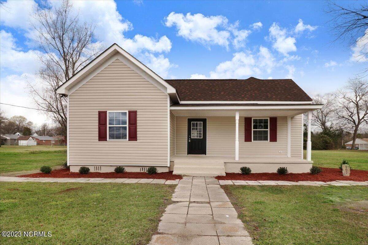 Single Family Homes pour l Vente à 107 James Street La Grange, Caroline du Nord 28551 États-Unis
