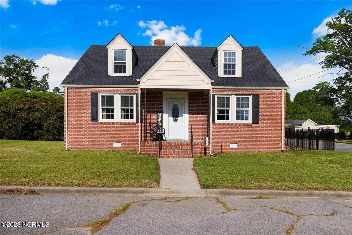 Single Family Homes для того Продажа на 205 Pine Street Walstonburg, Северная Каролина 27888 Соединенные Штаты