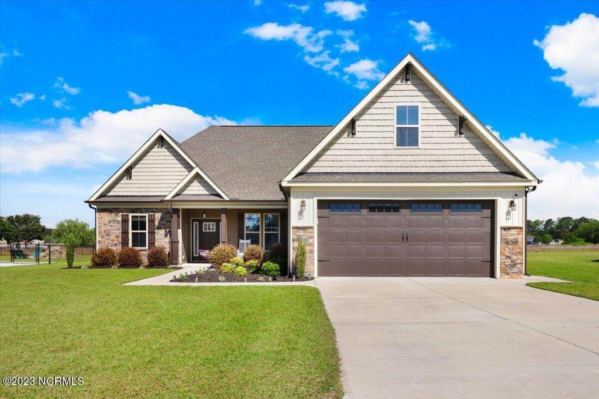 Single Family Homes для того Продажа на 205 Weeping Willow Drive La Grange, Северная Каролина 28551 Соединенные Штаты