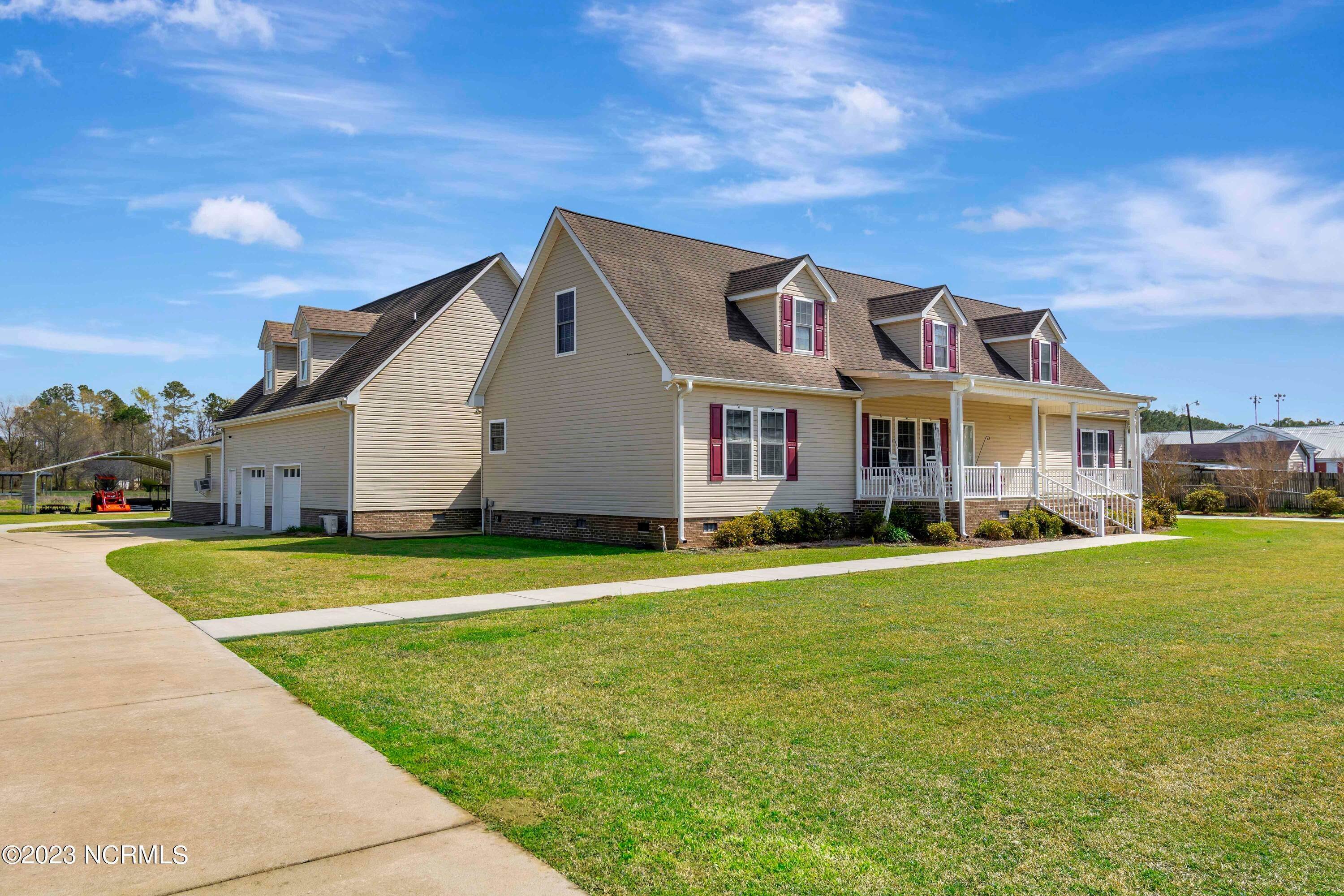 Single Family Homes для того Продажа на 2131 Fire Tower Road Orrum, Северная Каролина 28369 Соединенные Штаты