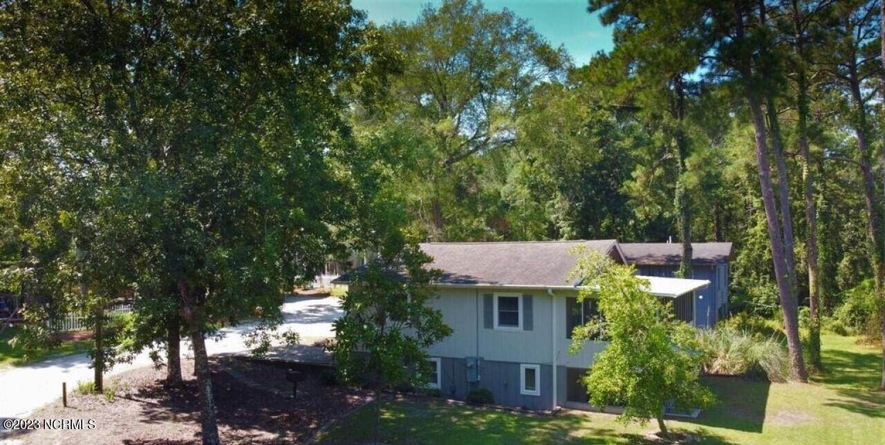 16. Single Family Homes for Sale at 1680 Hemingway Drive Ocean Isle Beach, North Carolina 28469 United States