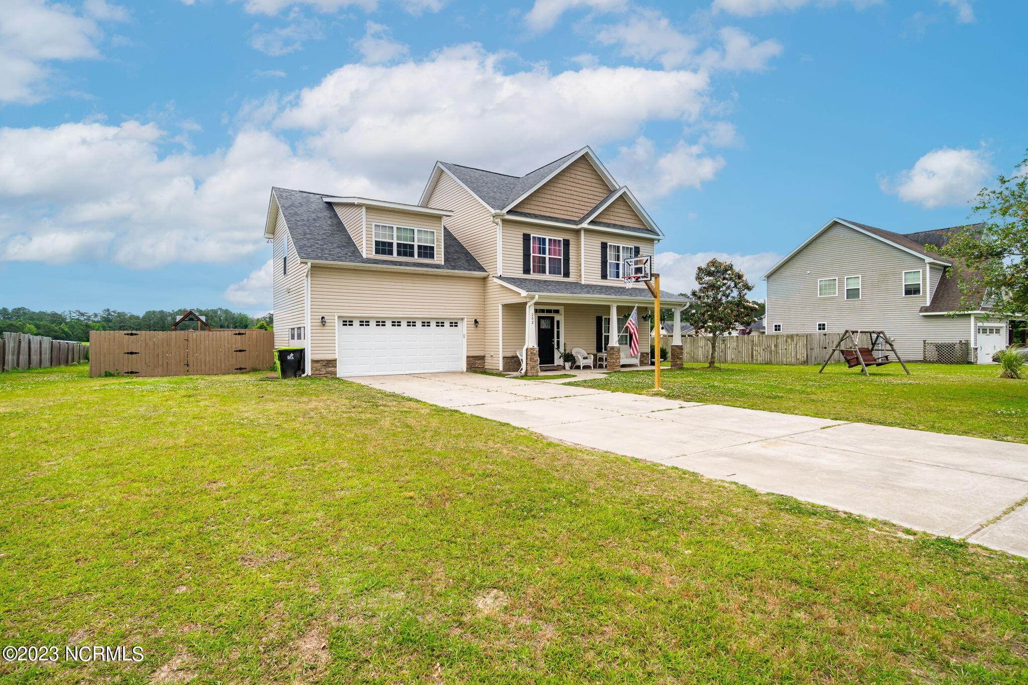 4. Single Family Homes for Sale at 202 Stella Bridgeway Drive Stella, North Carolina 28582 United States