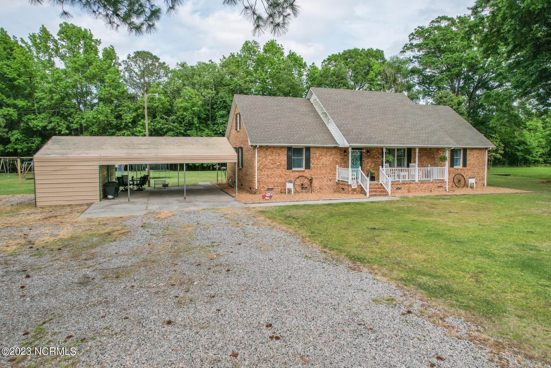 11. Single Family Homes for Sale at 698 Chapanoke Road Hertford, North Carolina 27944 United States