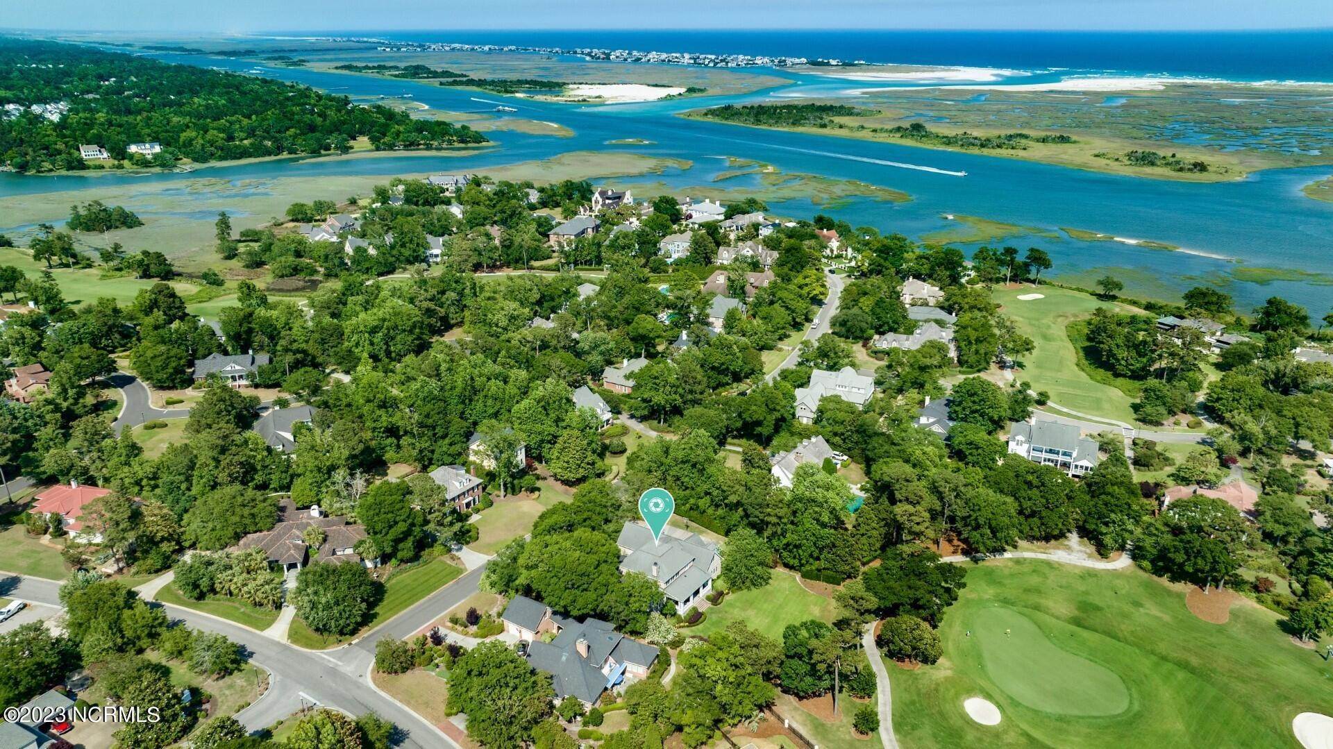 19. Single Family Homes for Sale at 2208 Ocean Point Drive Wilmington, North Carolina 28405 United States