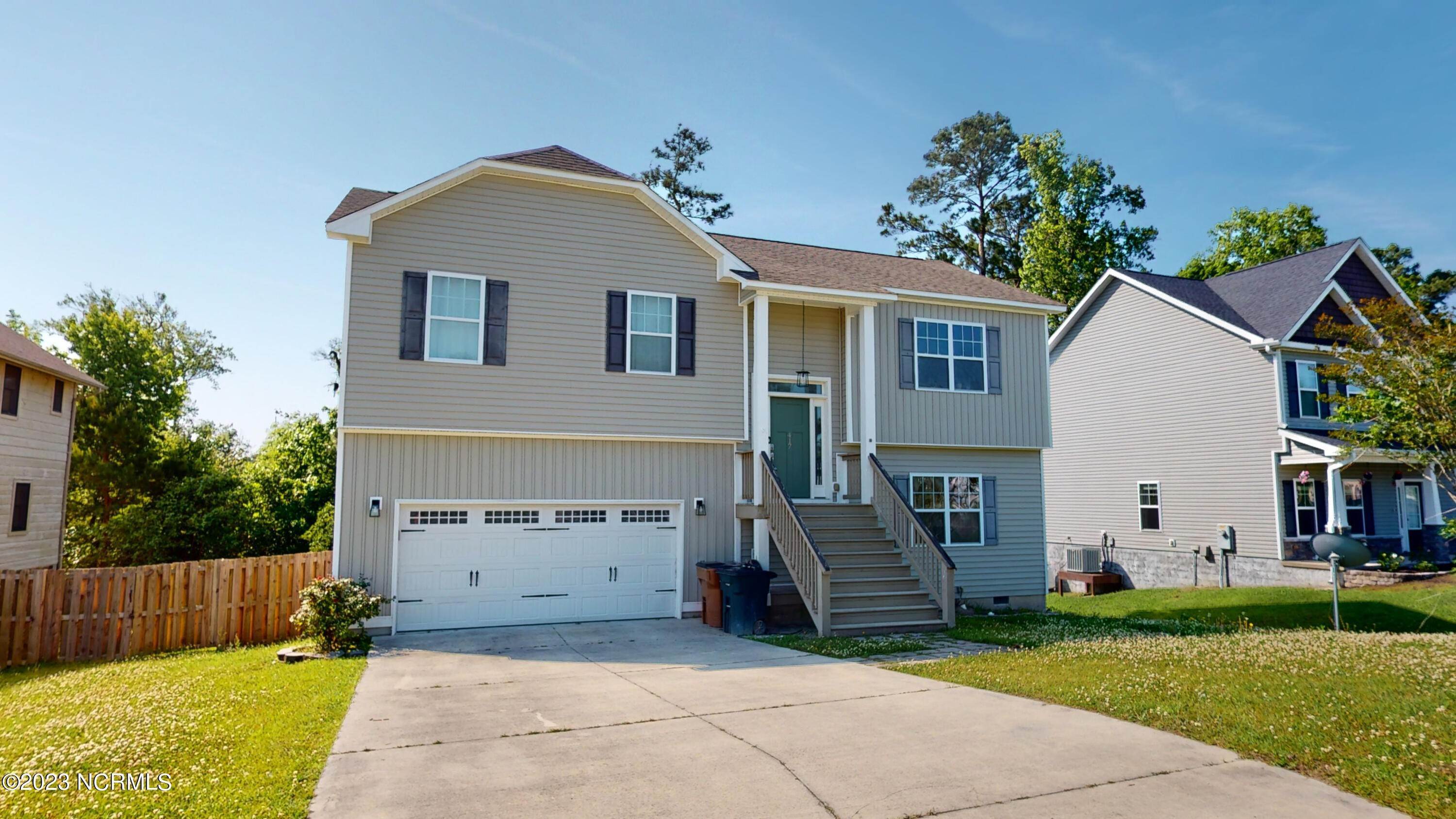 3. Single Family Homes for Sale at 417 Jasmine Lane Jacksonville, North Carolina 28546 United States