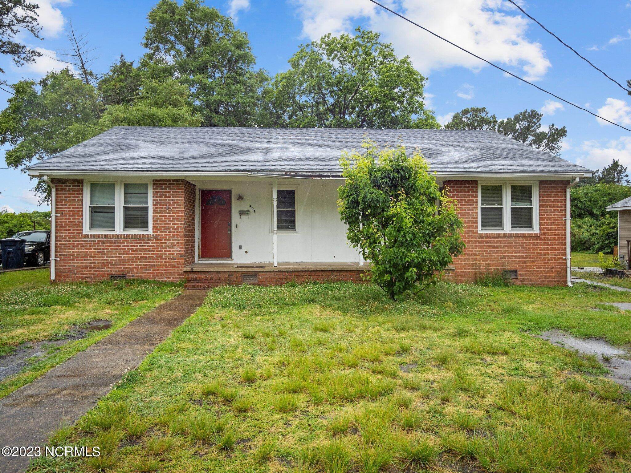 3. Single Family Homes for Sale at 407 New River Drive Jacksonville, North Carolina 28540 United States