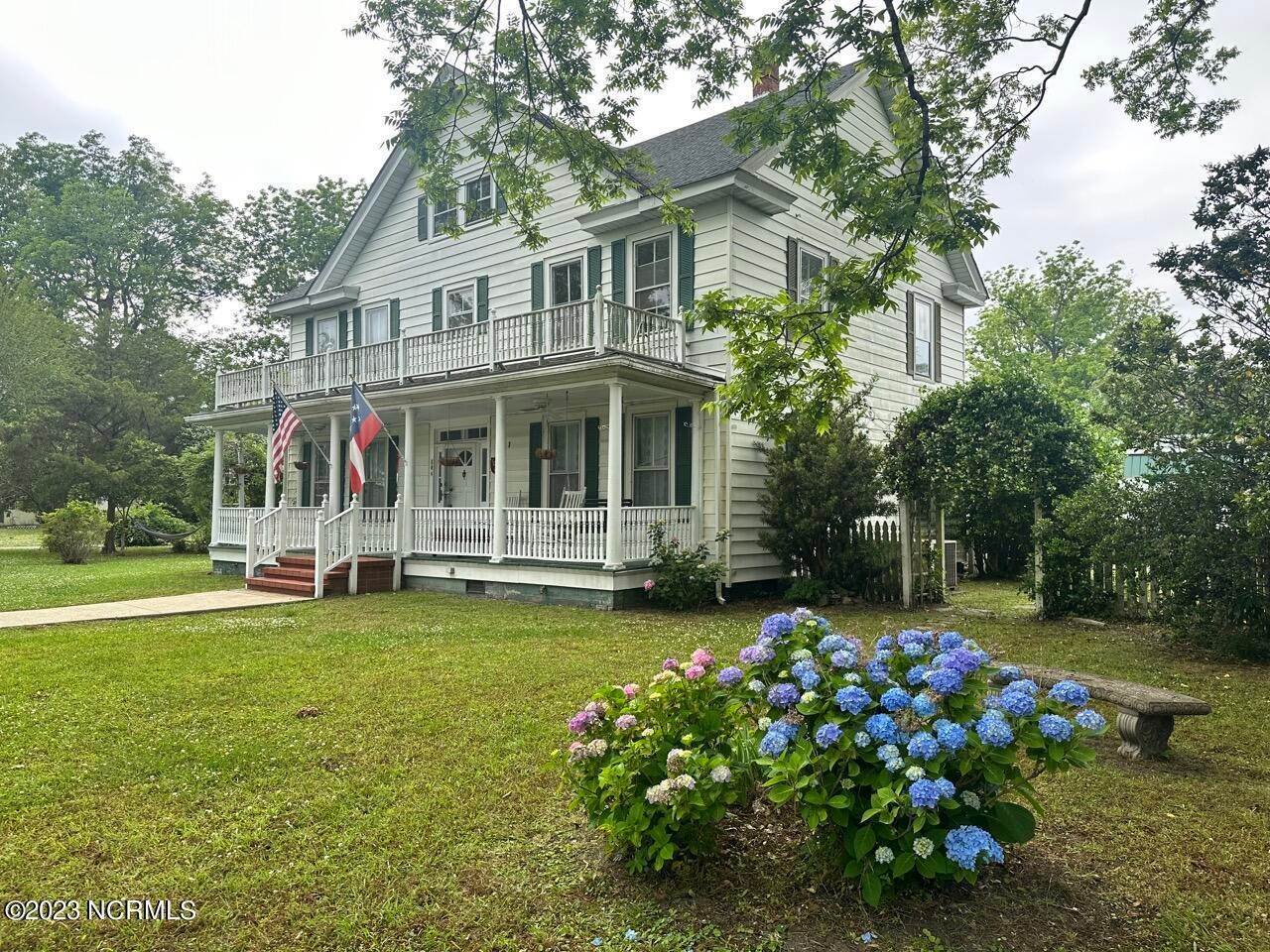 2. Single Family Homes for Sale at 504 Bridge Street Columbia, North Carolina 27925 United States