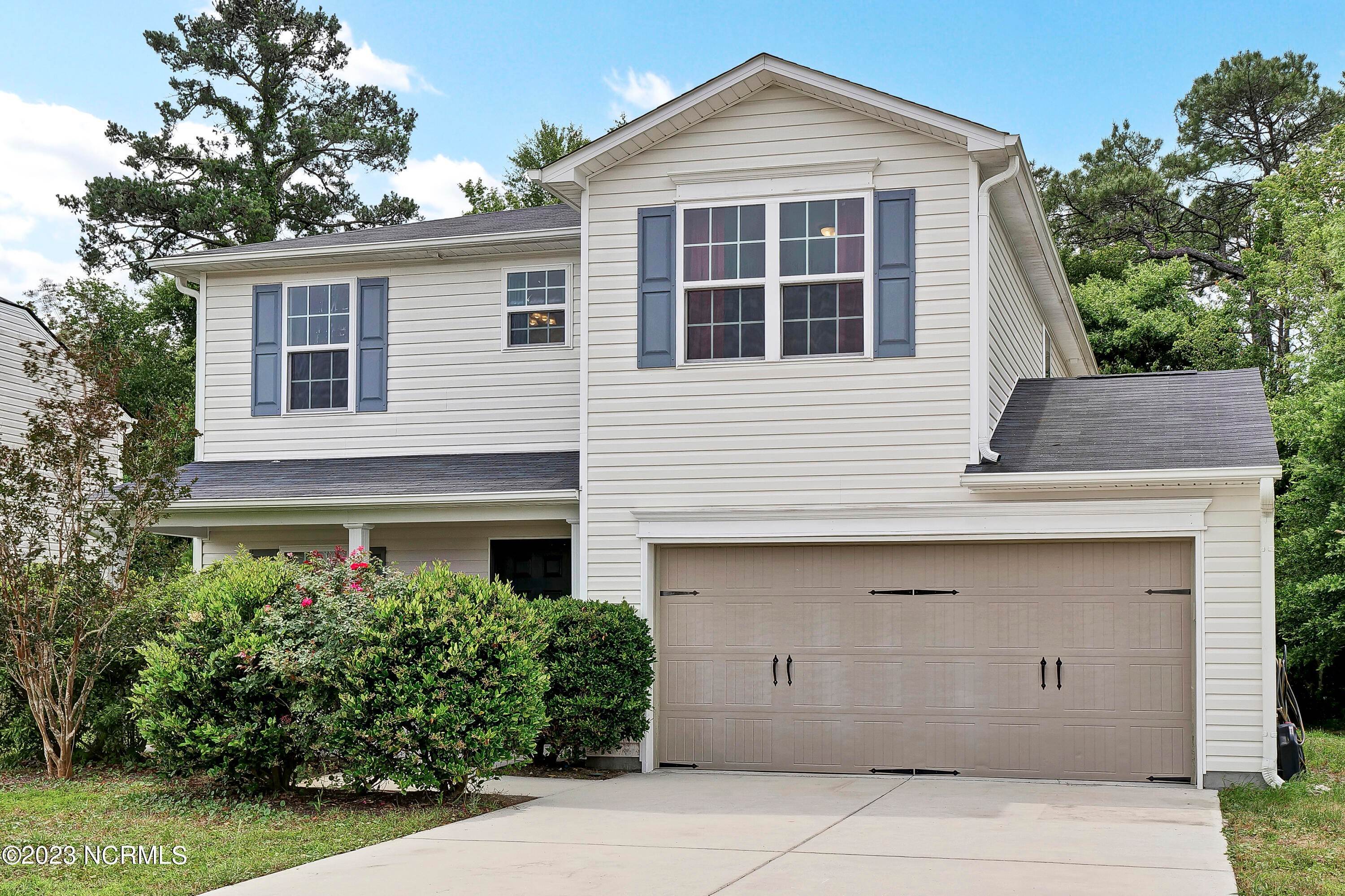 1. Single Family Homes for Sale at 504 Hazelwood Drive Holly Ridge, North Carolina 28445 United States