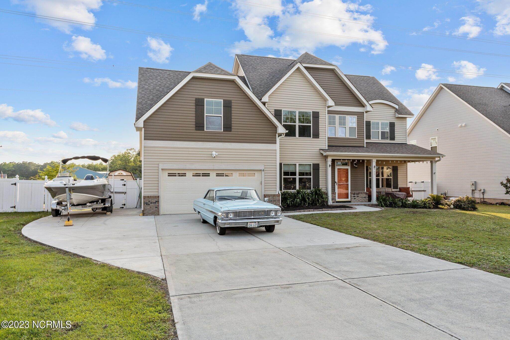3. Single Family Homes for Sale at 301 Echo Ridge Road Swansboro, North Carolina 28584 United States
