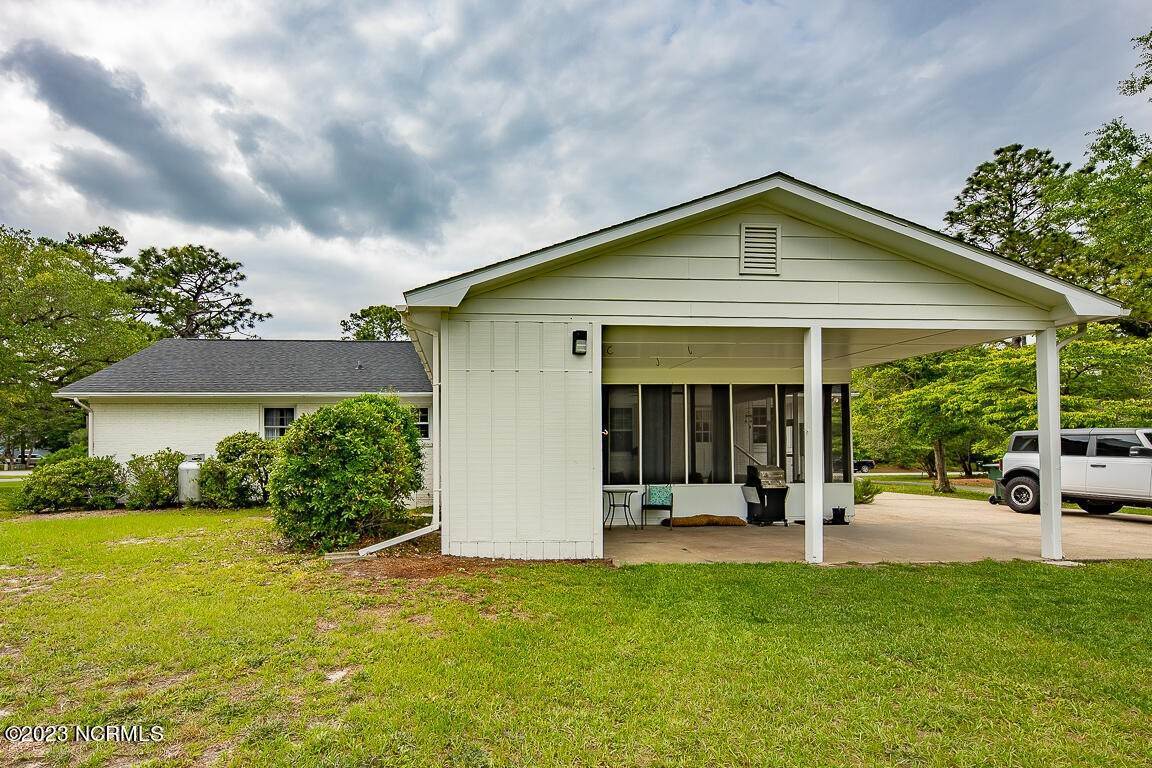 4. Single Family Homes for Sale at 226 Star Hill Drive Cape Carteret, North Carolina 28584 United States