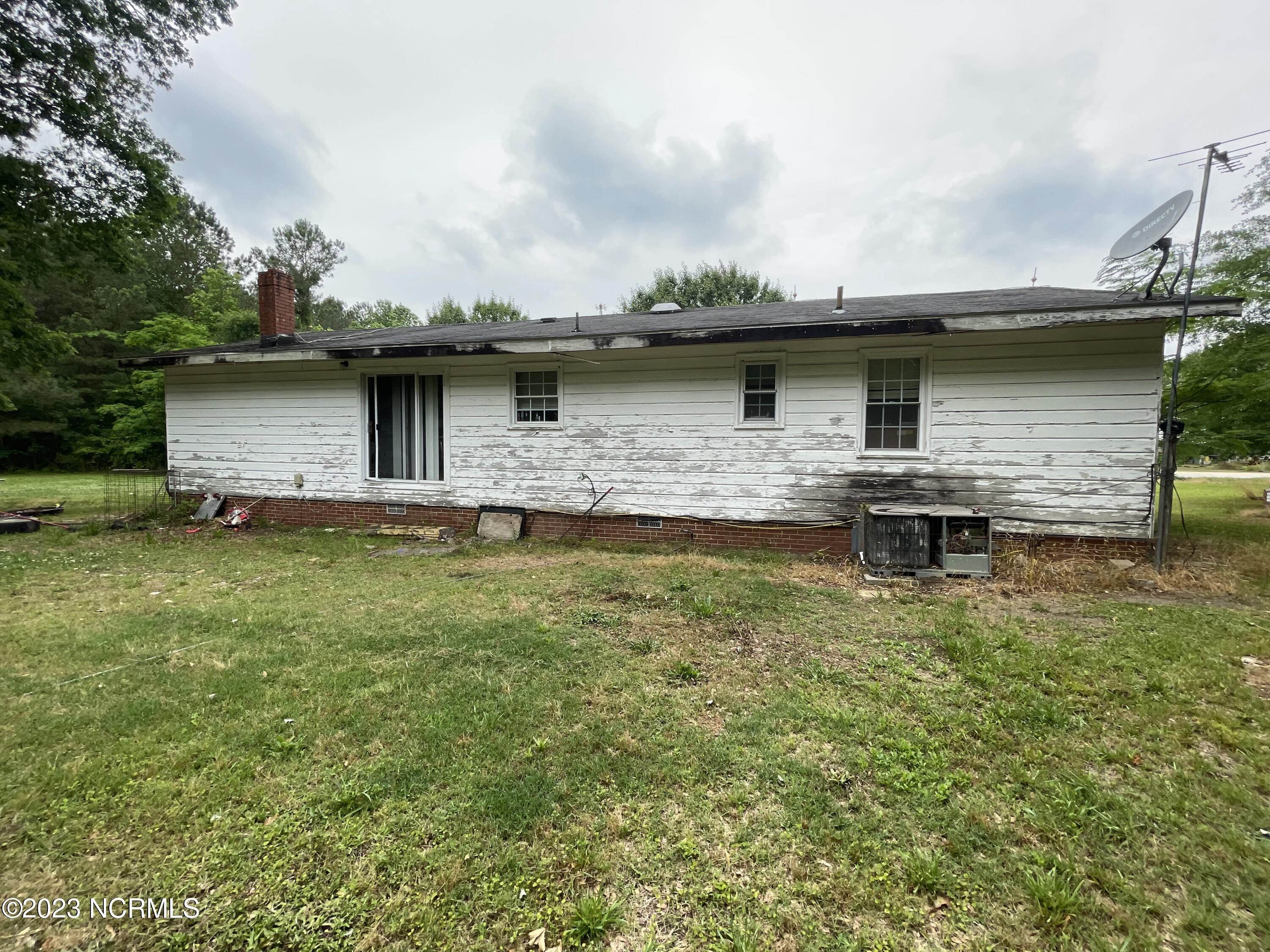 5. Single Family Homes for Sale at 1827 Nc Highway 122 Hobgood, North Carolina 27843 United States