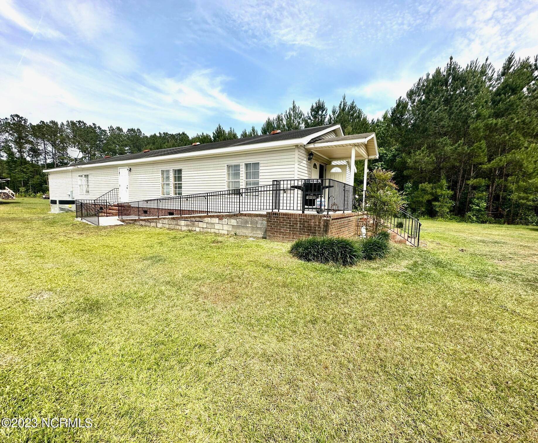 17. Single Family Homes for Sale at 1645 Harrelson Road Clarkton, North Carolina 28433 United States