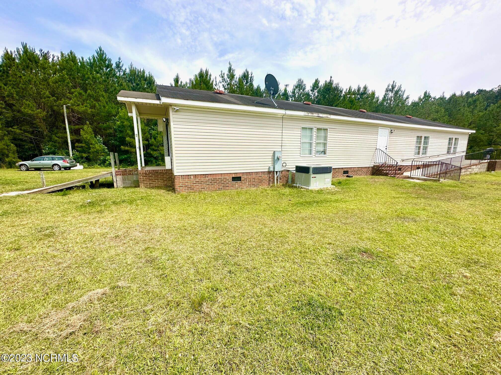 18. Single Family Homes for Sale at 1645 Harrelson Road Clarkton, North Carolina 28433 United States