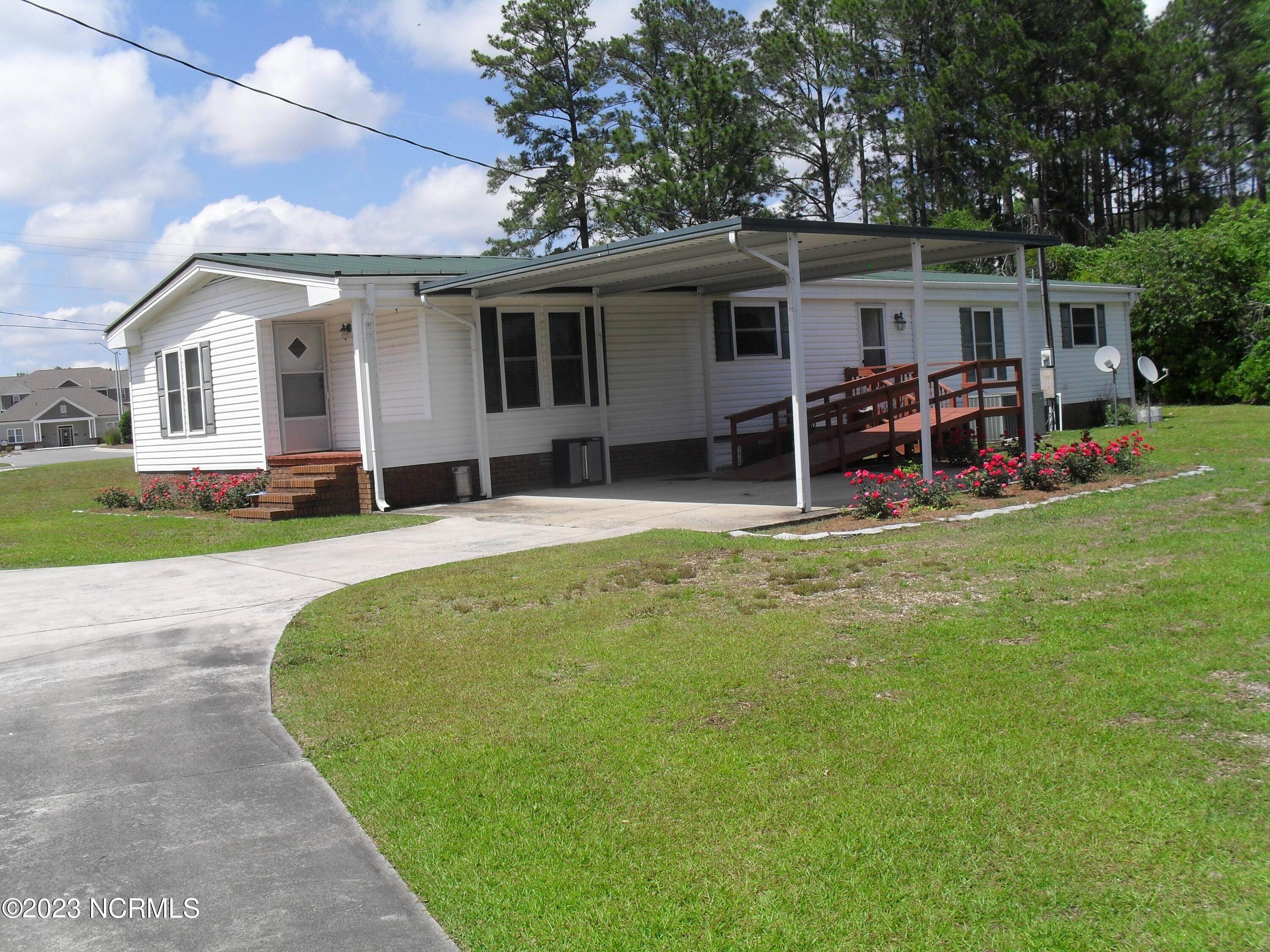 7. Manufactured Home for Sale at 2132 Daly Waldrop Road Kinston, North Carolina 28504 United States