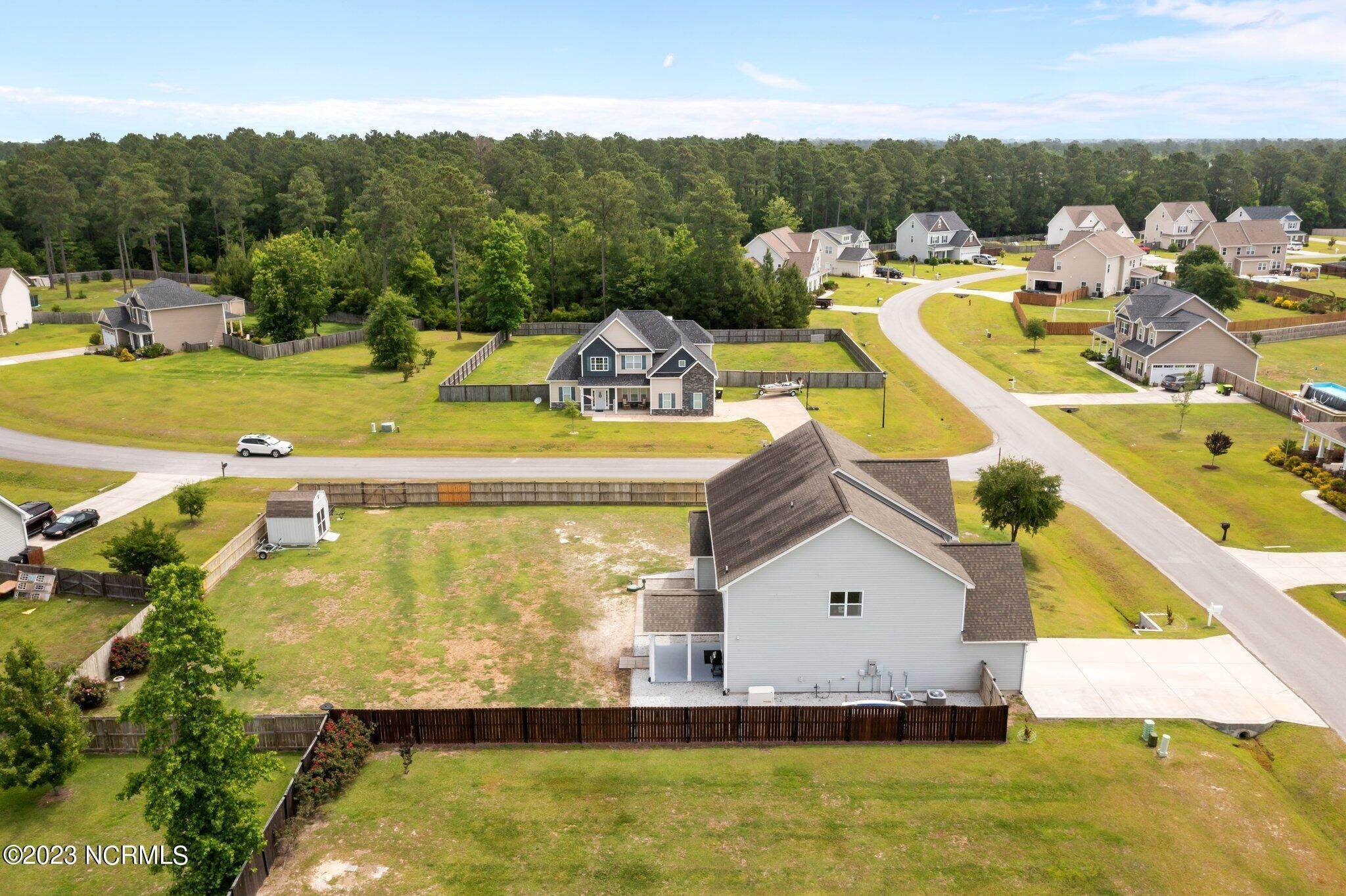 18. Single Family Homes for Sale at 724 Aria Lane Hubert, North Carolina 28539 United States