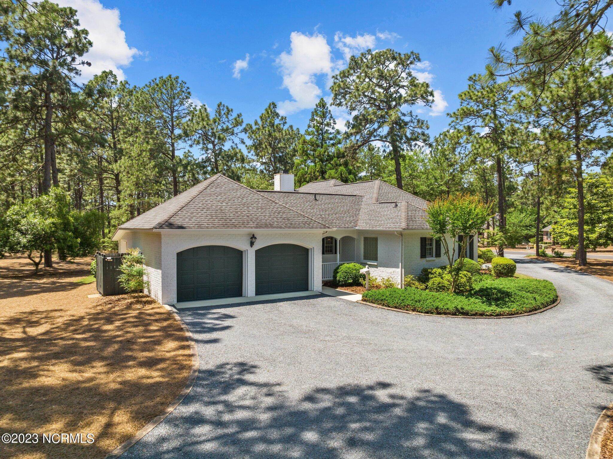 7. Single Family Homes for Sale at 29 Lasswade Drive Pinehurst, North Carolina 28374 United States
