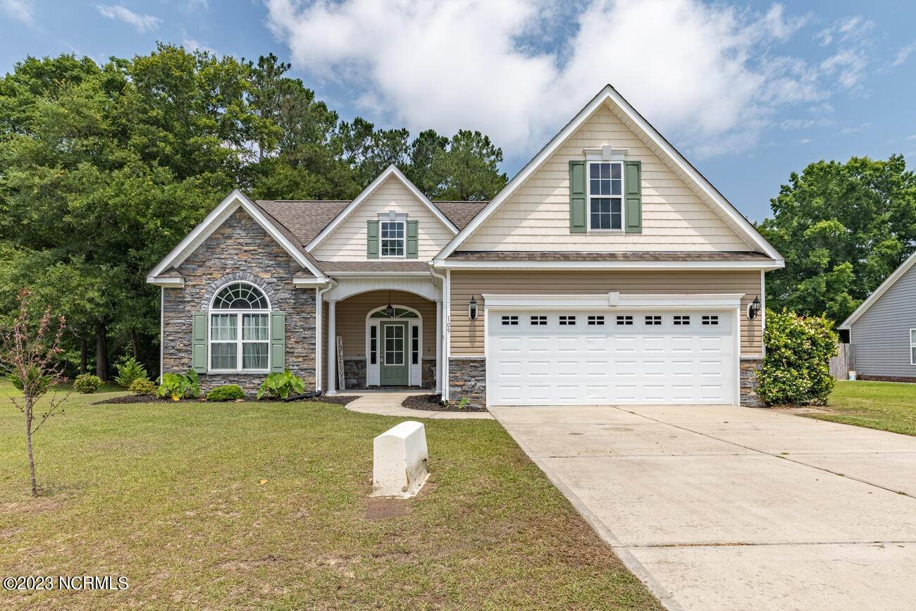 Single Family Homes 为 销售 在 109 Walnut Hills Drive Richlands, 北卡罗来纳州 28574 美国