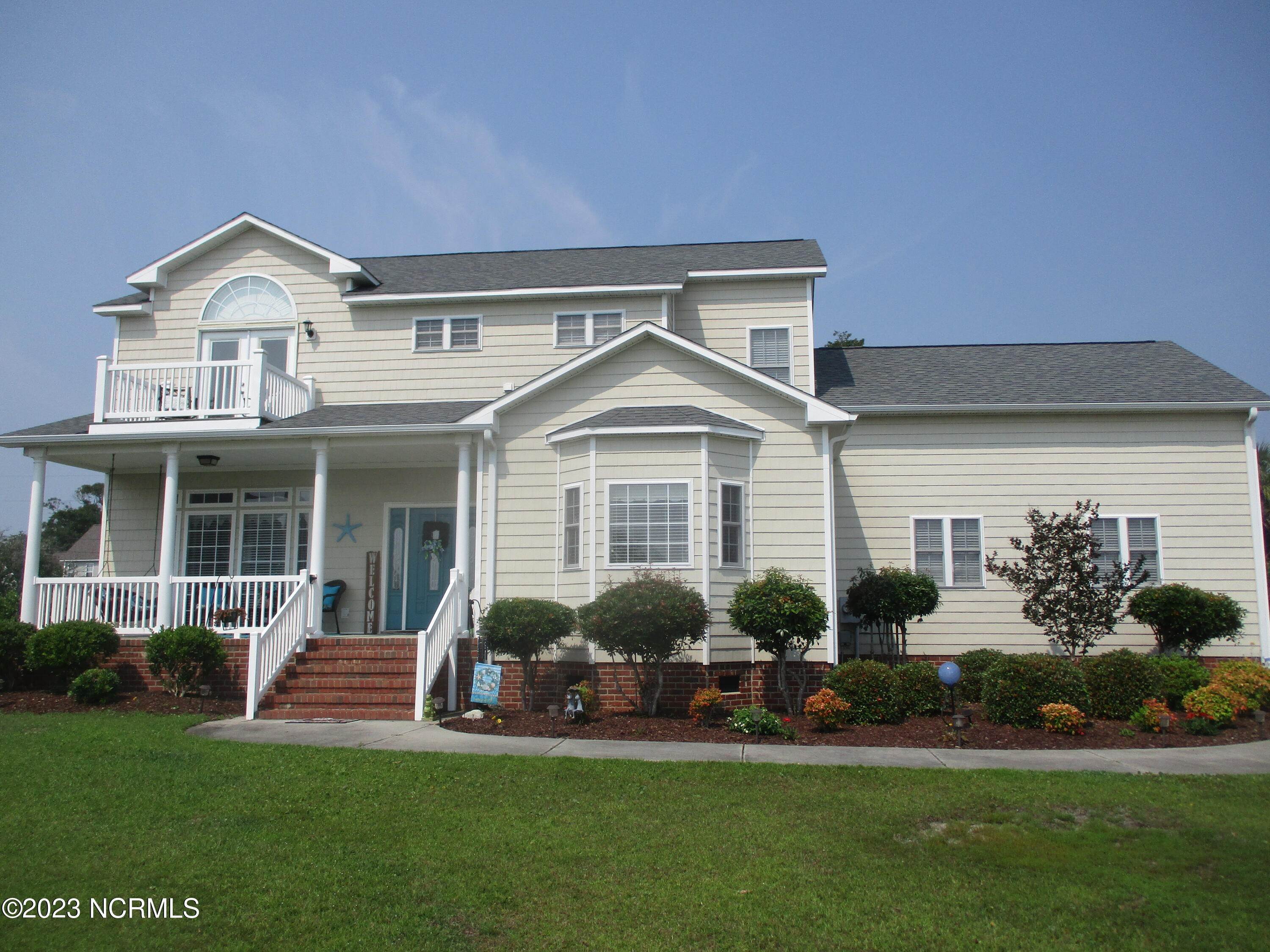 Single Family Homes pour l Vente à 524 Neptune Drive Cape Carteret, Caroline du Nord 28584 États-Unis