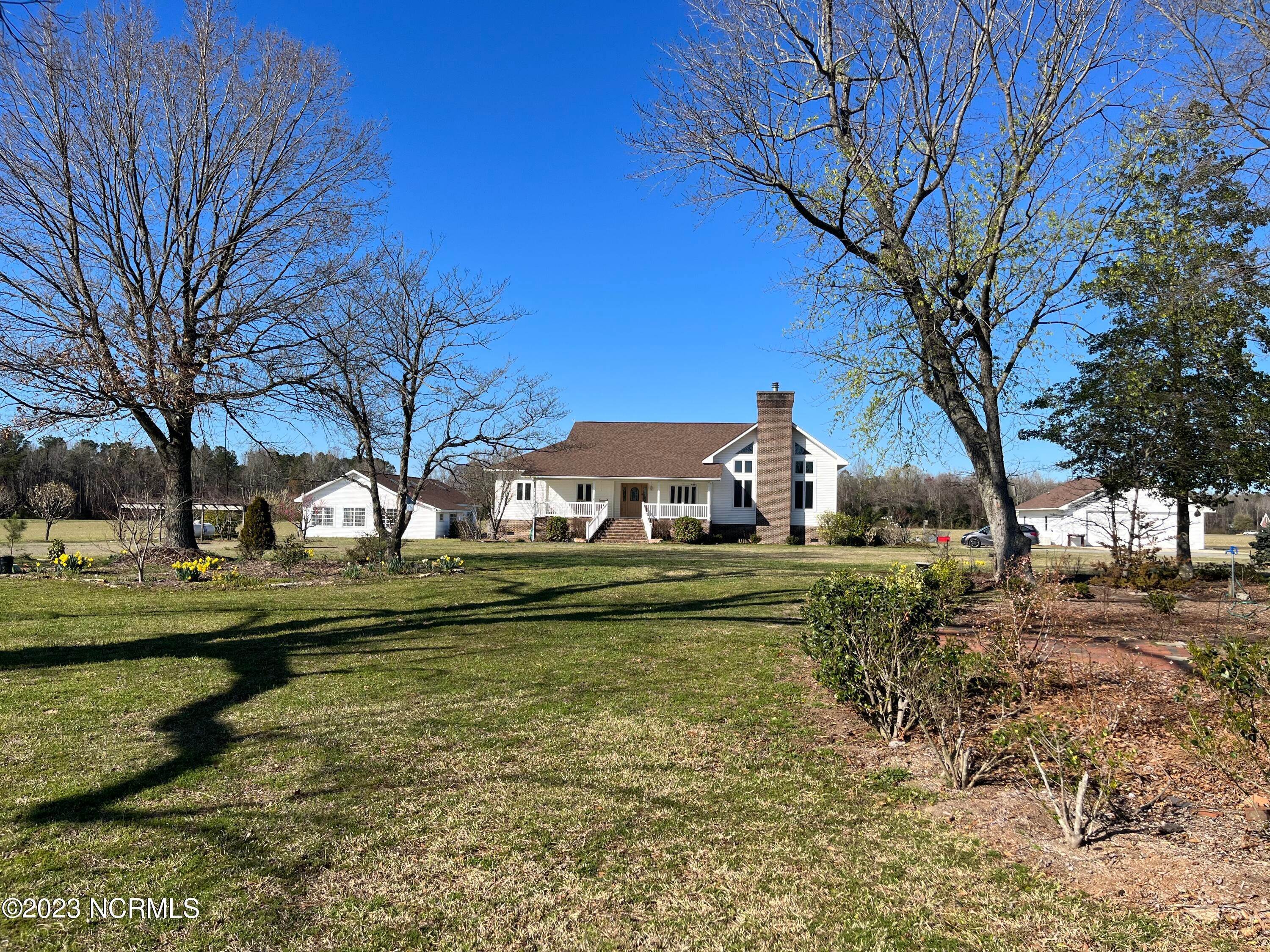 Single Family Homes for Sale at 452 Vinson Mill Road Murfreesboro, North Carolina 27855 United States