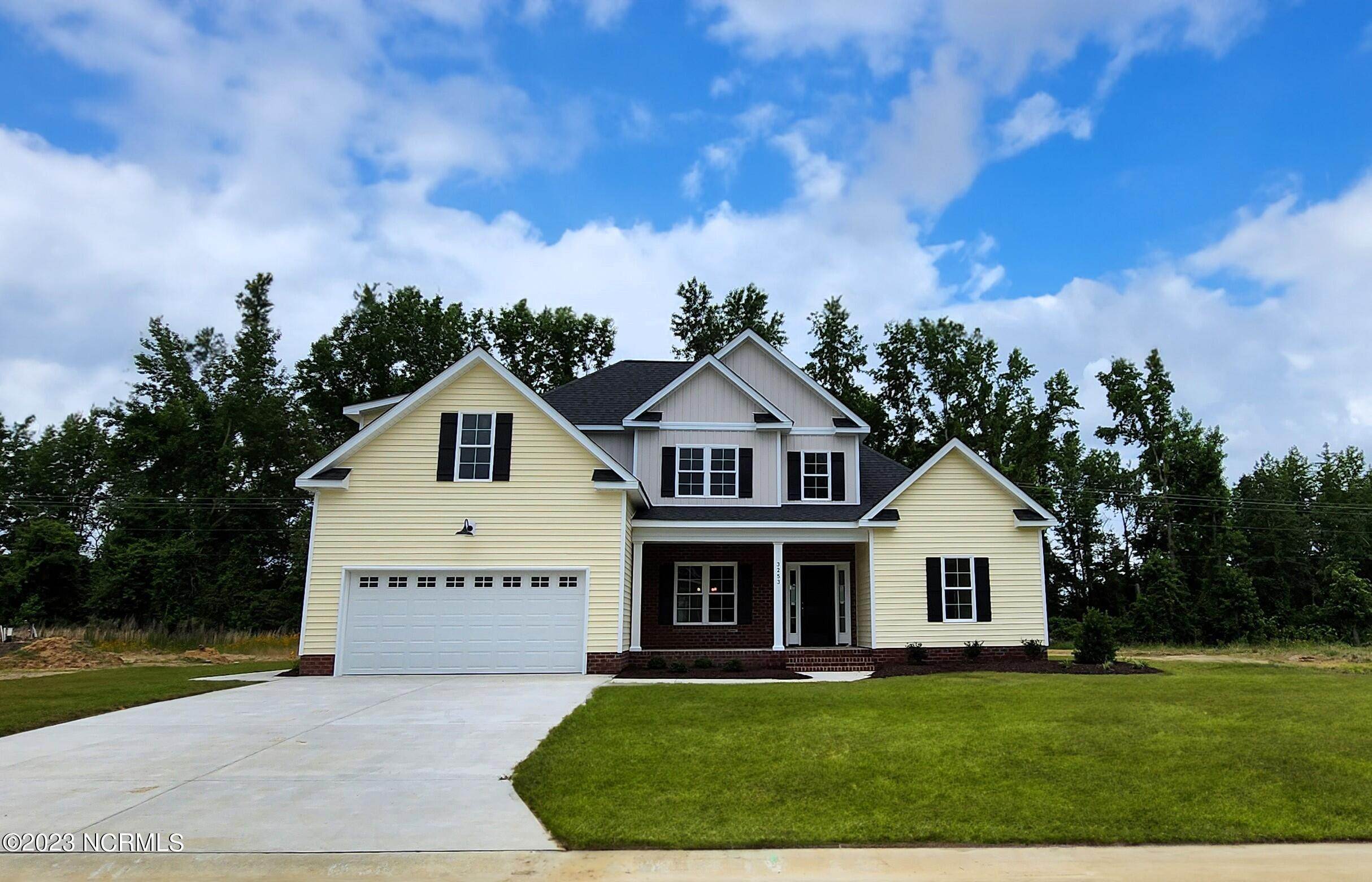 Single Family Homes для того Продажа на 3253 School View Drive Farmville, Северная Каролина 27828 Соединенные Штаты