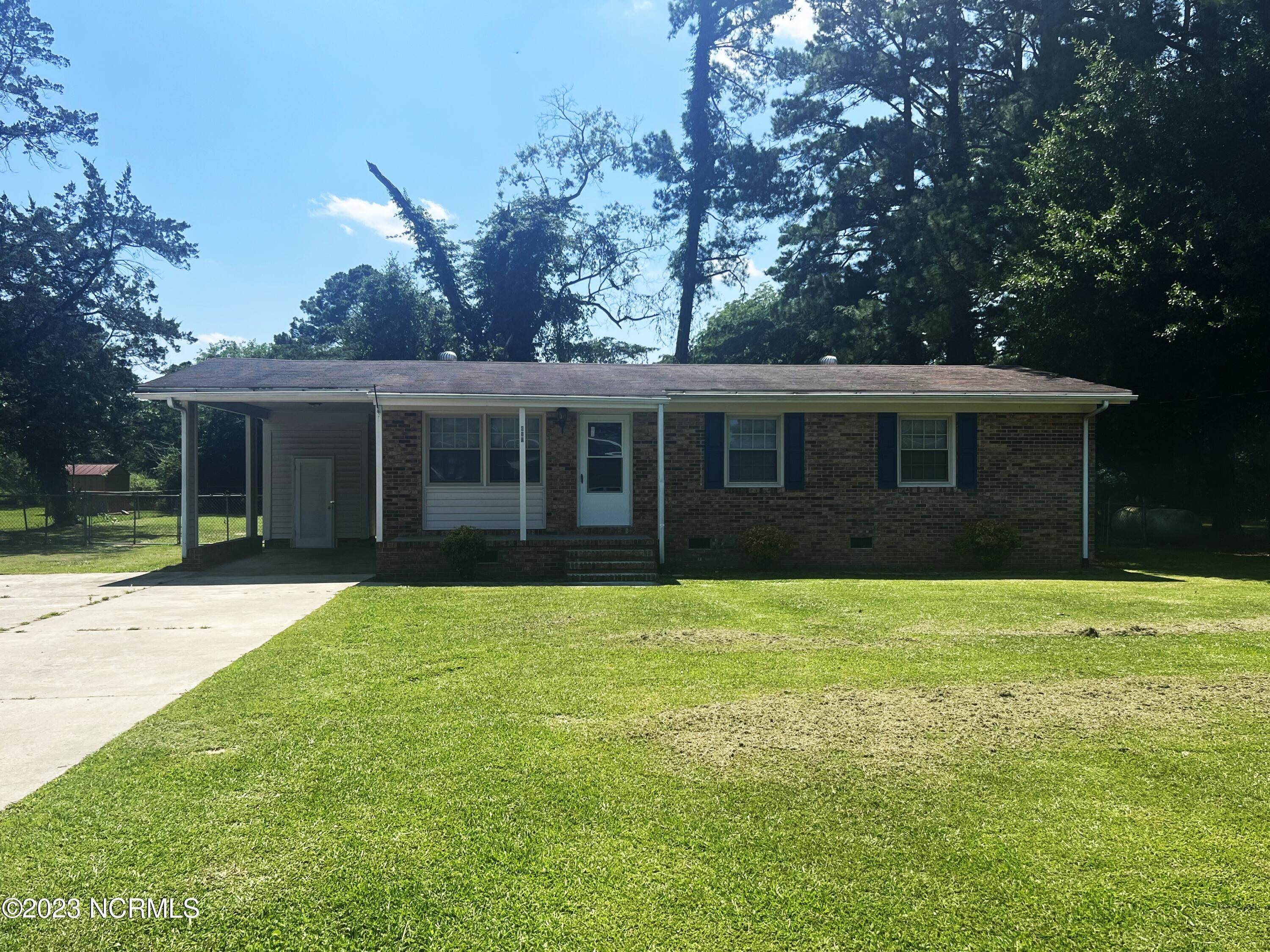 Single Family Homes для того Продажа на 204 Hampton Drive Plymouth, Северная Каролина 27962 Соединенные Штаты
