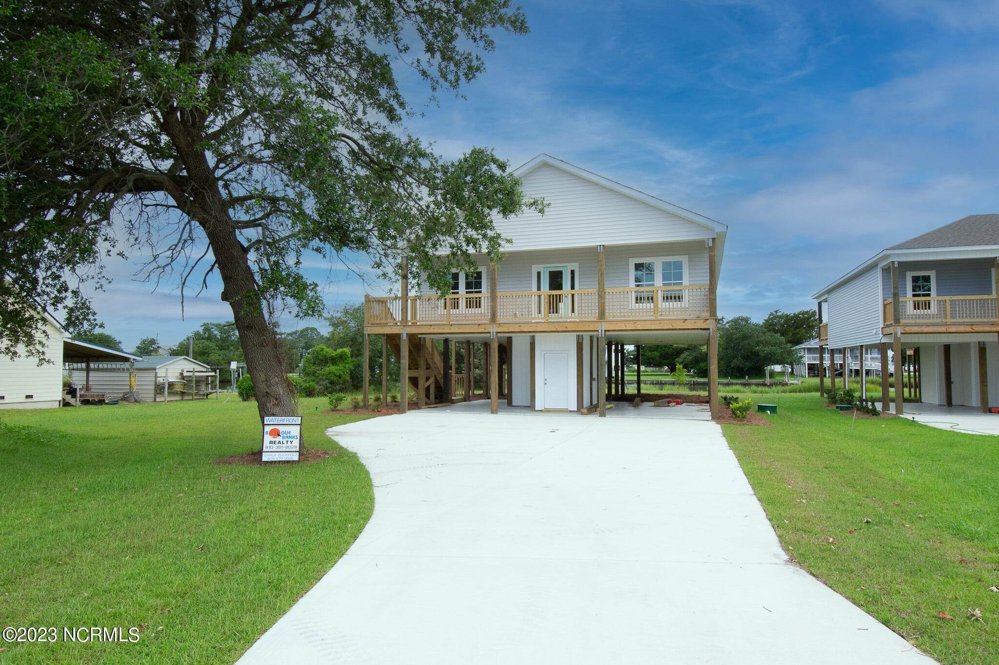 Single Family Homes pour l Vente à 103 Orca Way Cedar Point, Caroline du Nord 28584 États-Unis