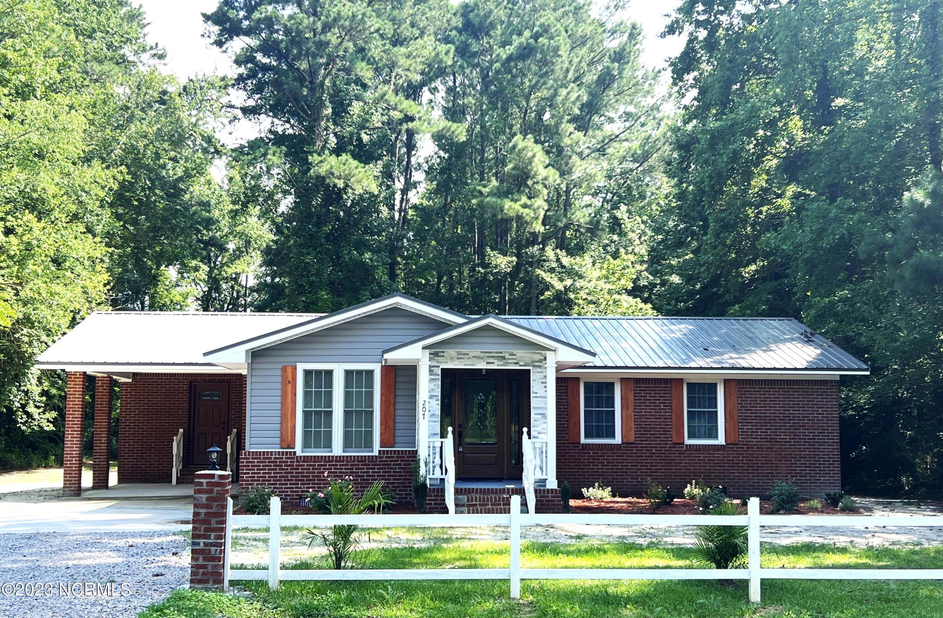 Single Family Homes для того Продажа на 207 Ambrose Road Creswell, Северная Каролина 27928 Соединенные Штаты