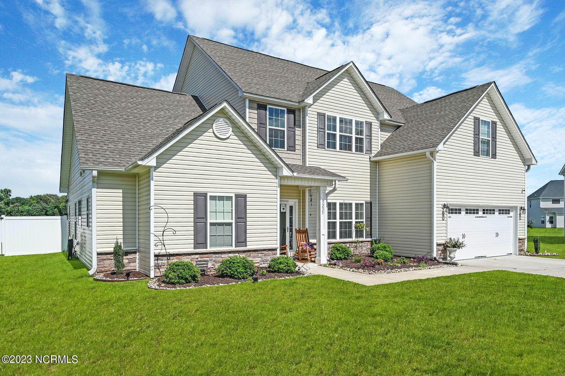 Single Family Homes для того Продажа на 3235 Dandelion Drive Grimesland, Северная Каролина 27837 Соединенные Штаты