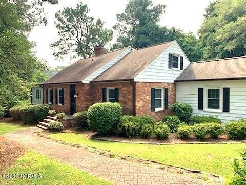 Single Family Homes à 120 Country Club Circle Southern Pines, Caroline du Nord 28387 États-Unis