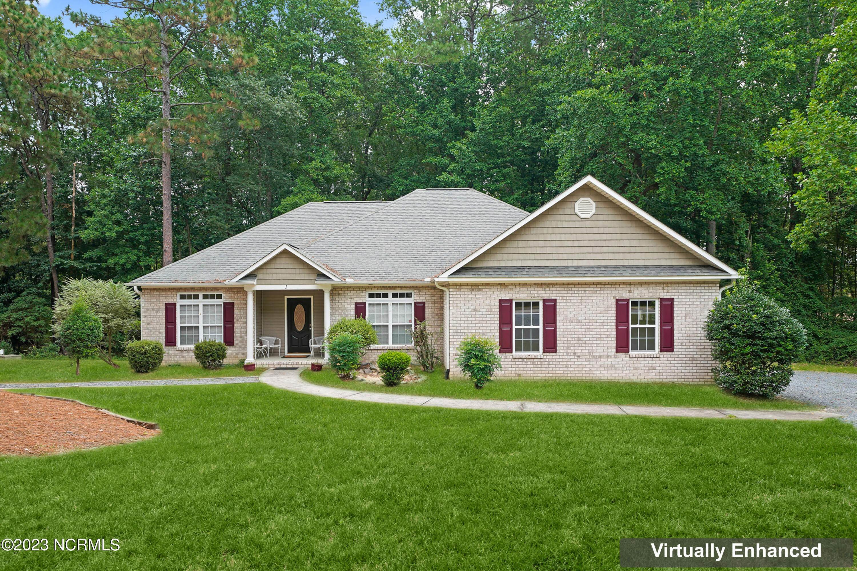 Single Family Homes для того Продажа на 1 Eagle Drive Foxfire Village, Северная Каролина 27281 Соединенные Штаты