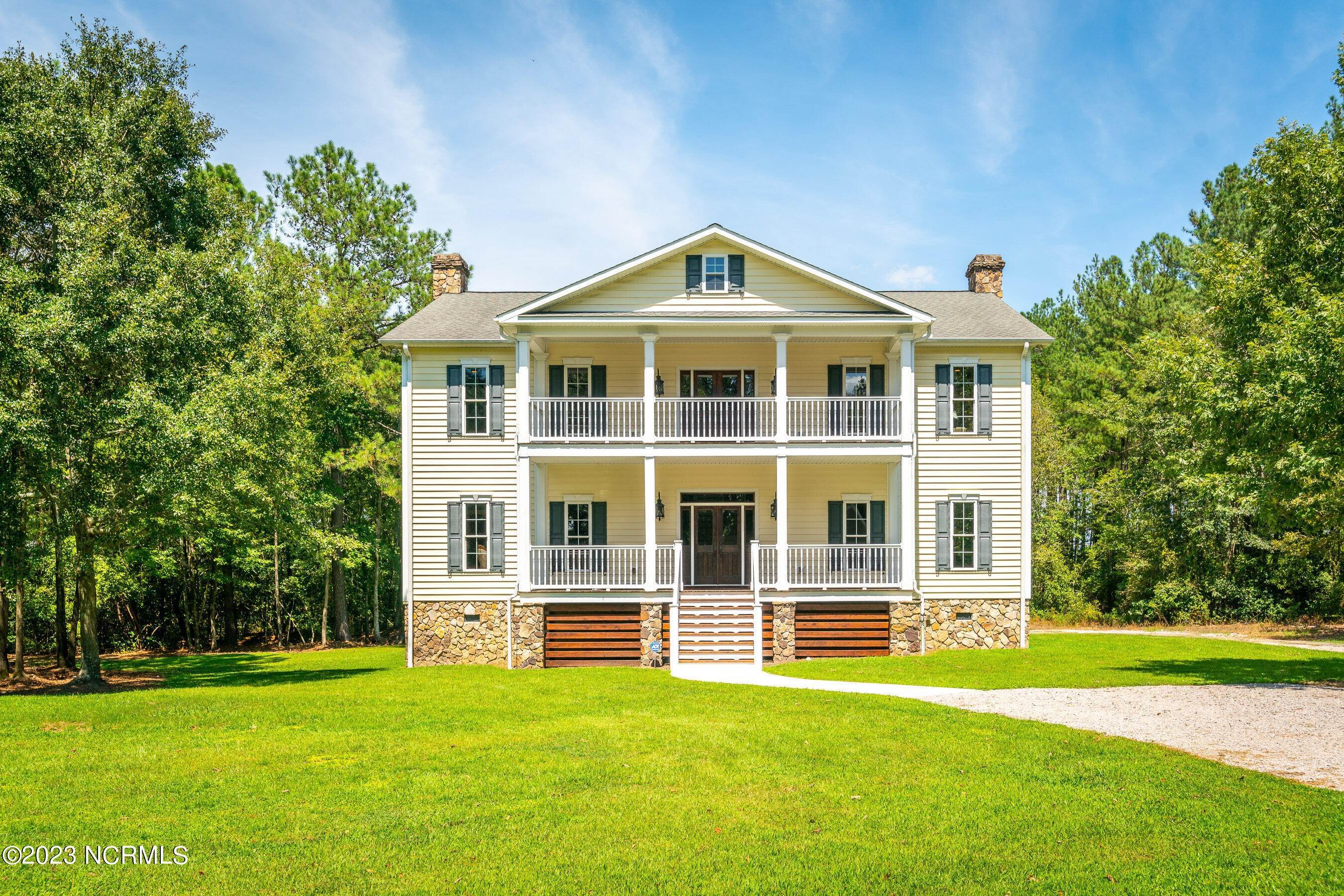 Single Family Homes for Sale at 3499 Ballard'S Crossroads Road Greenville, North Carolina 27834 United States