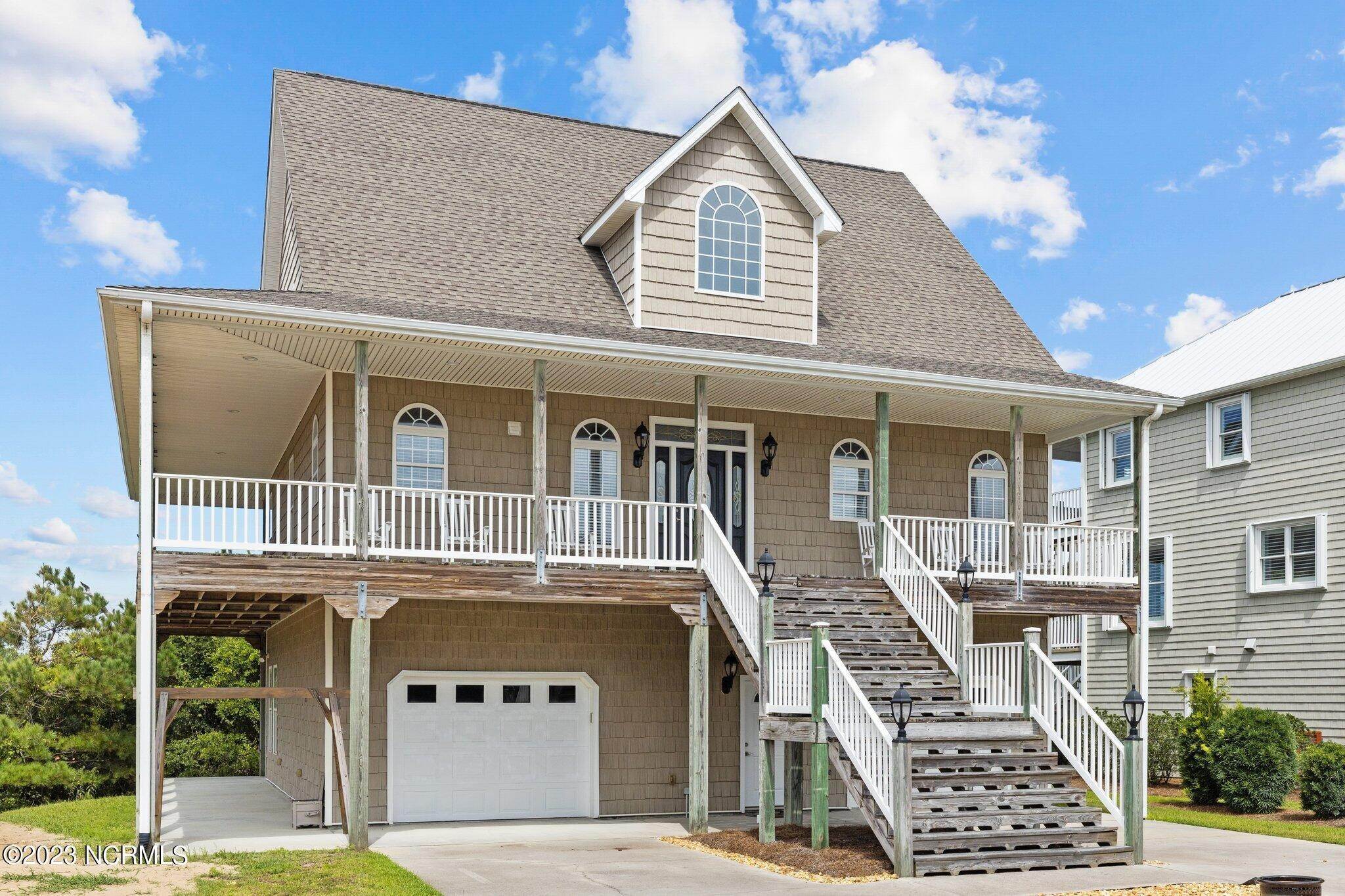 Single Family Homes 为 销售 在 108 Kiawa Way 印第安纳海滩, 北卡罗来纳州 28512 美国