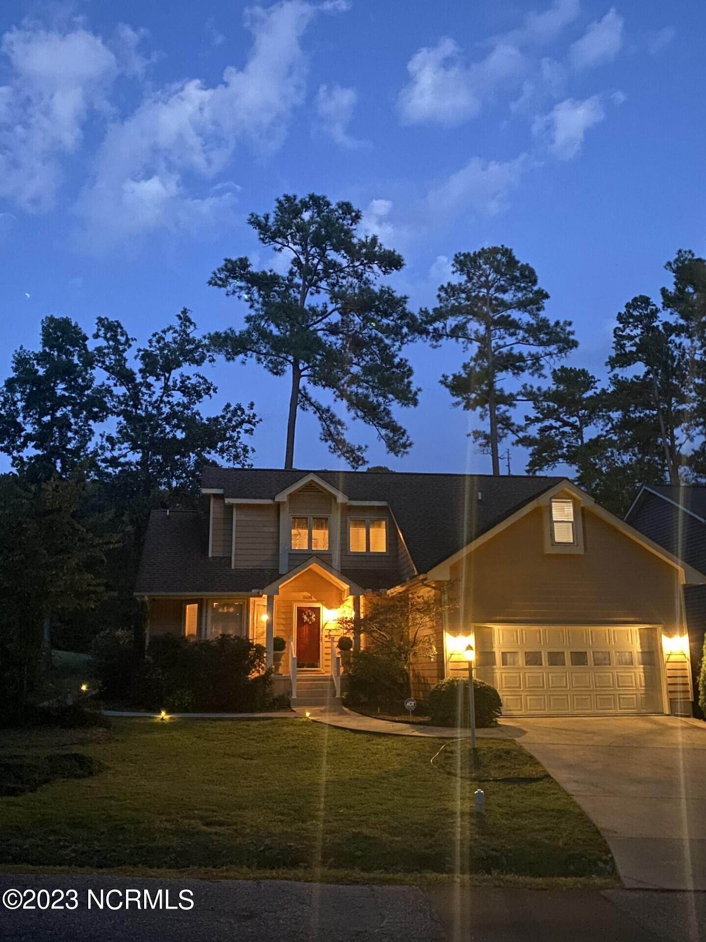 Single Family Homes для того Продажа на 1614 Stonegate Sanford, Северная Каролина 27332 Соединенные Штаты