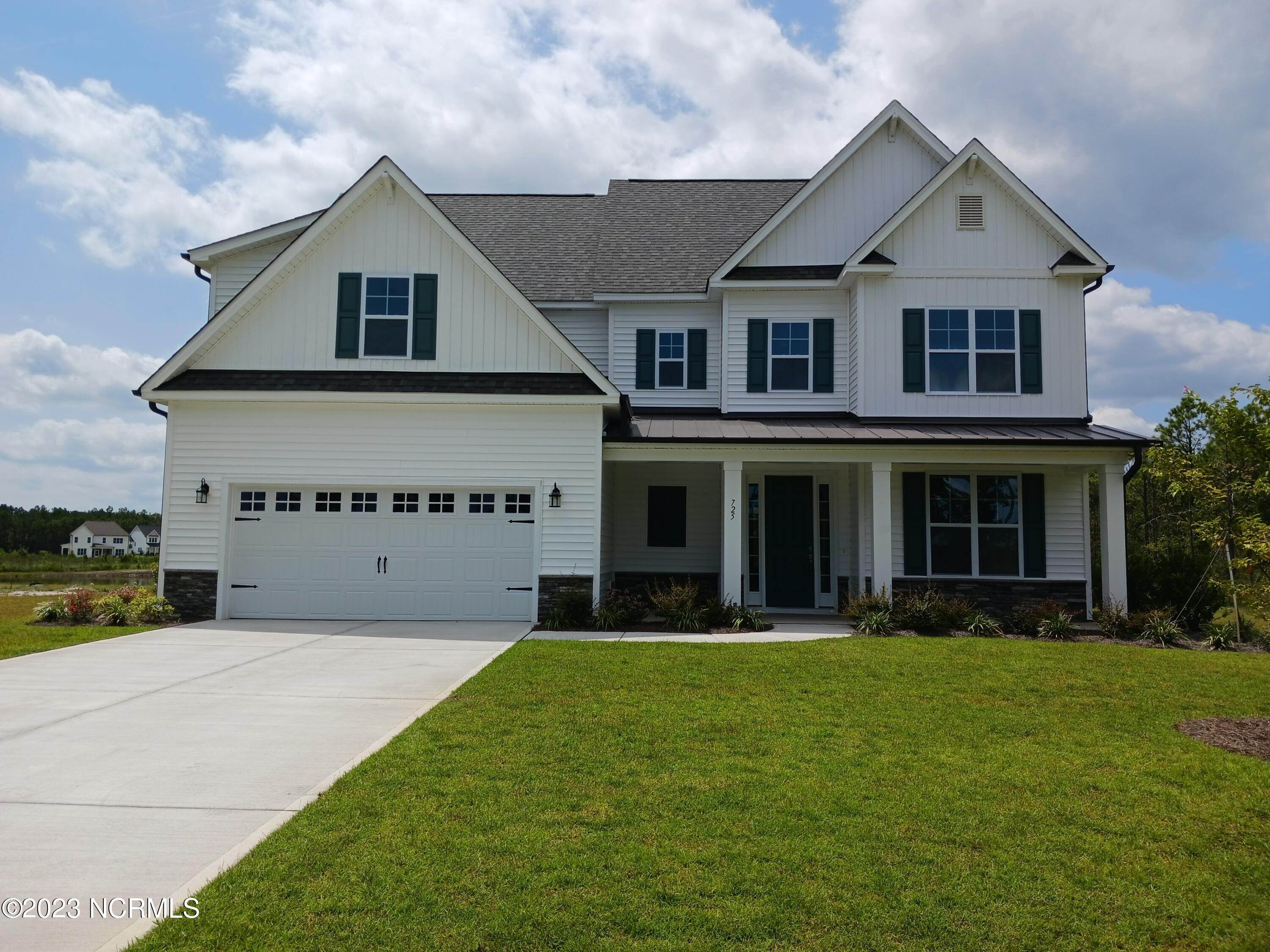 Single Family Homes 为 销售 在 725 Saratoga Way Rocky Point, 北卡罗来纳州 28457 美国