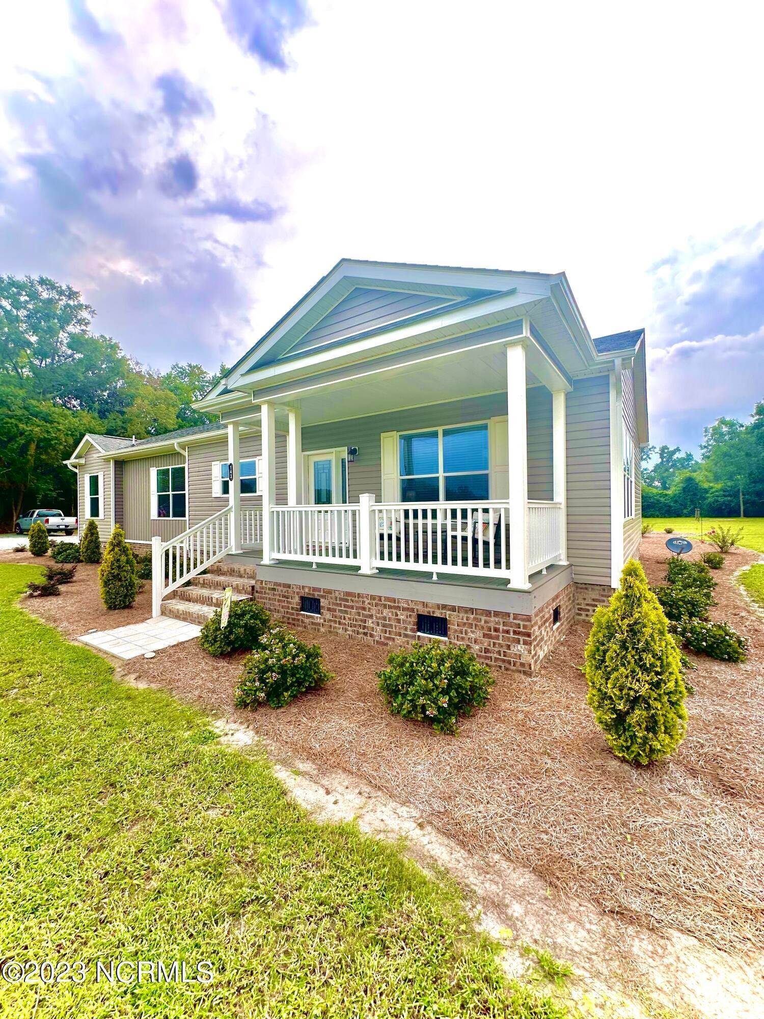 Single Family Homes por un Venta en 143 Island Creek Road Rose Hill, Carolina Del Norte 28458 Estados Unidos