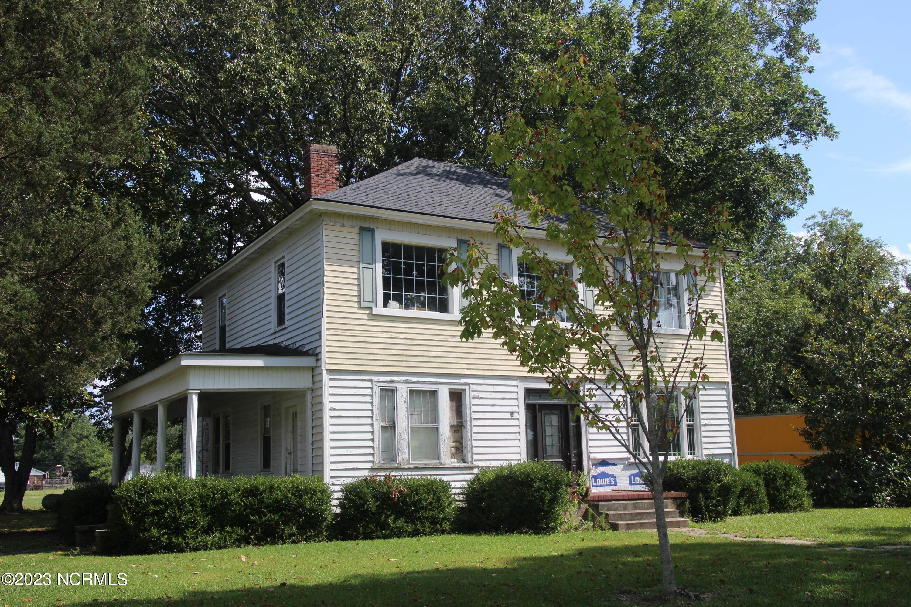 Single Family Homes для того Продажа на 401 Poplar Street Hobgood, Северная Каролина 27843 Соединенные Штаты