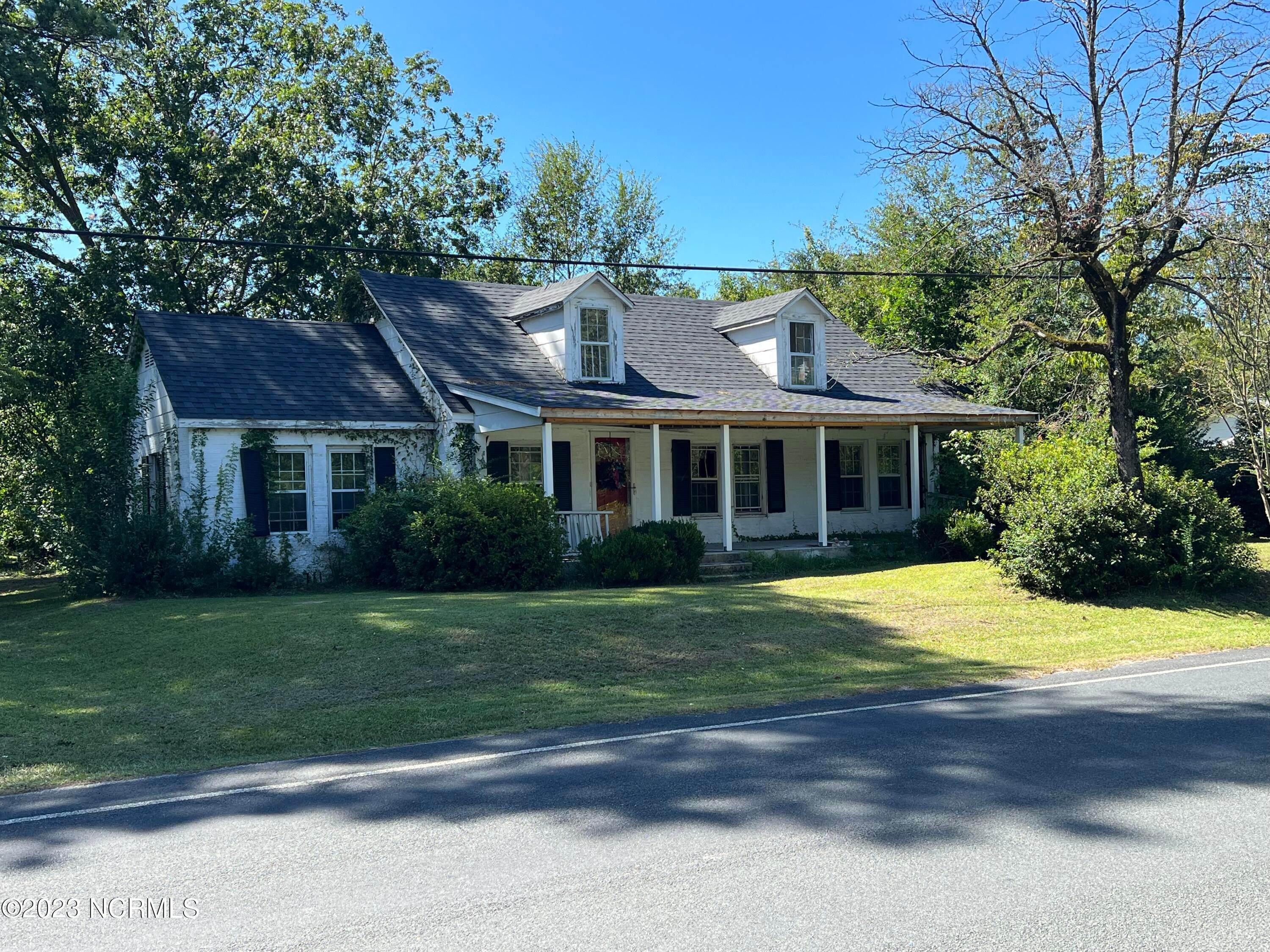 Single Family Homes for Sale at 15572 Nc 131 Highway Bladenboro, North Carolina 28320 United States