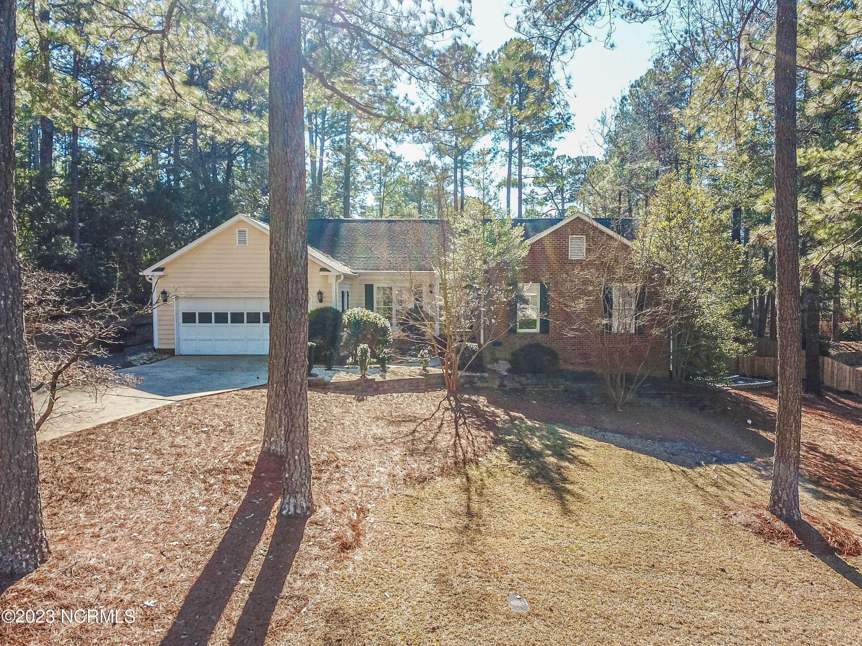 Single Family Homes à 180 Hedgelawn Way Southern Pines, Caroline du Nord 28387 États-Unis