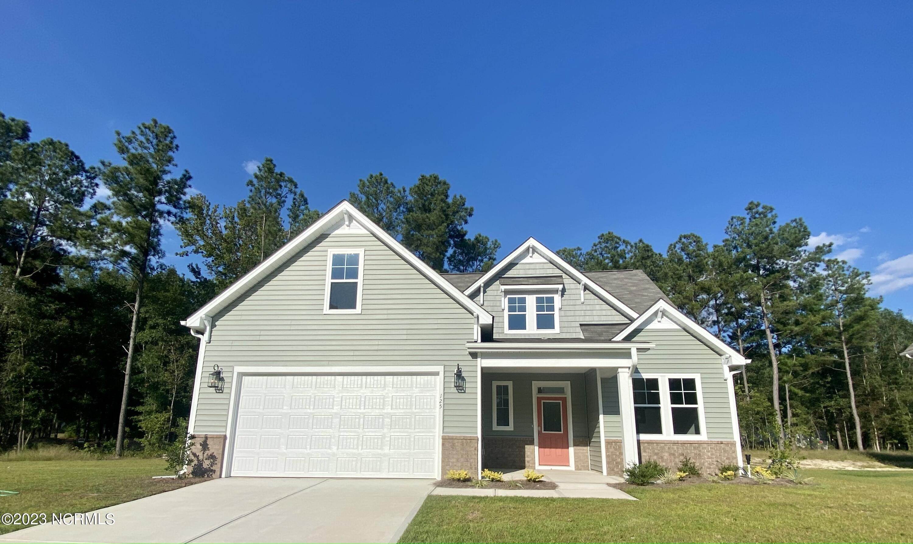 Single Family Homes для того Продажа на 125 Woodsrun Street Raeford, Северная Каролина 28376 Соединенные Штаты
